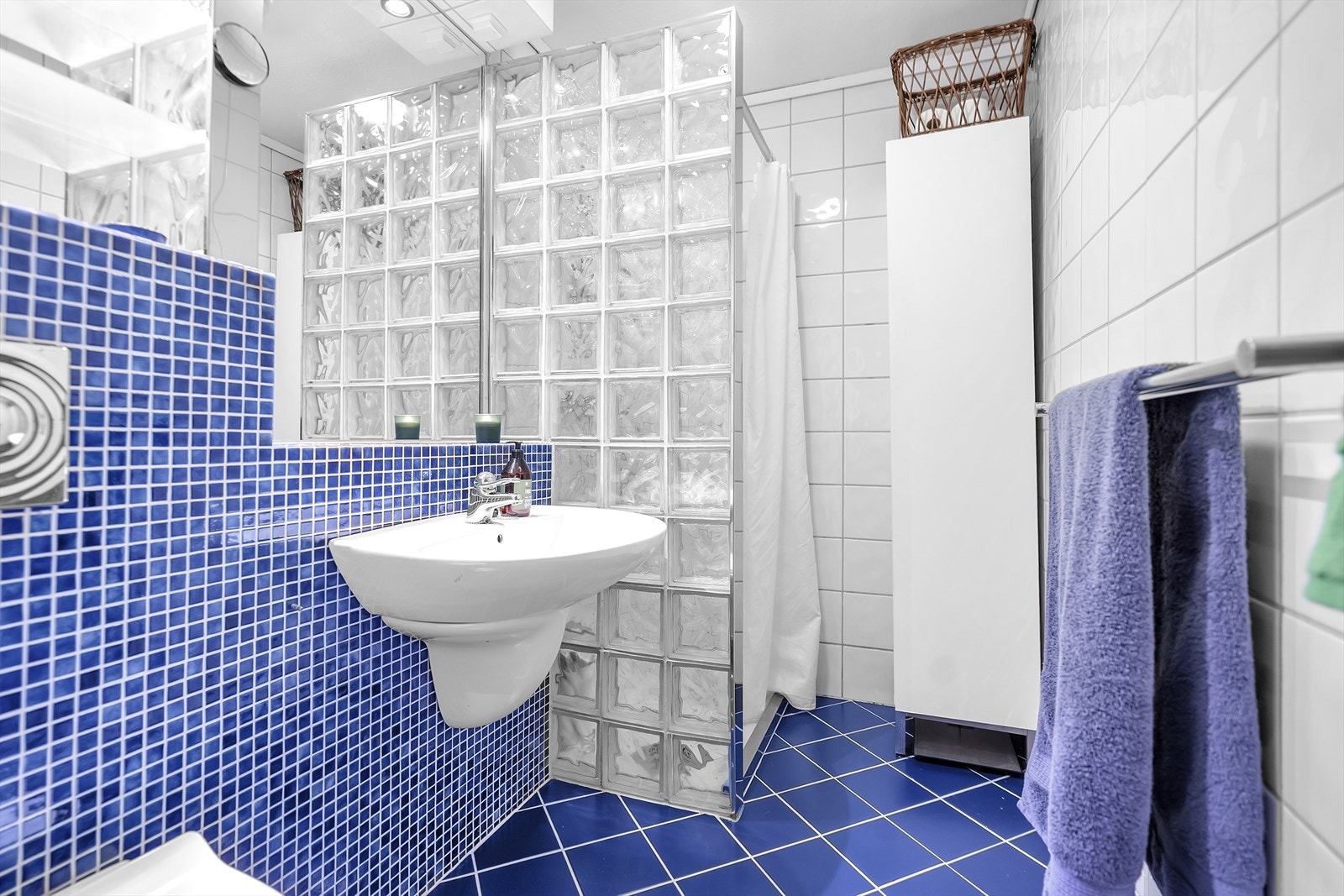 Flislagt bad i 1.etasje Galleribilde