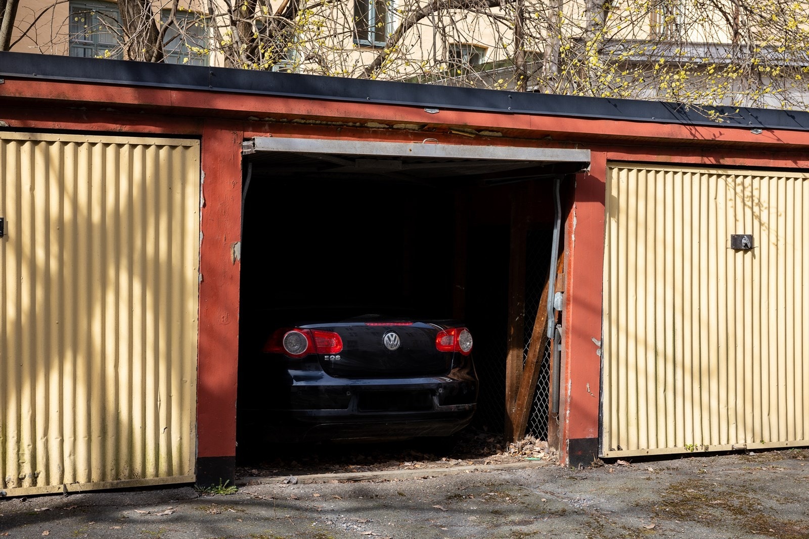 Det medfølger en egen garasjeplass på ca. 8 m² i en frittstående garasjerekke. Galleribilde