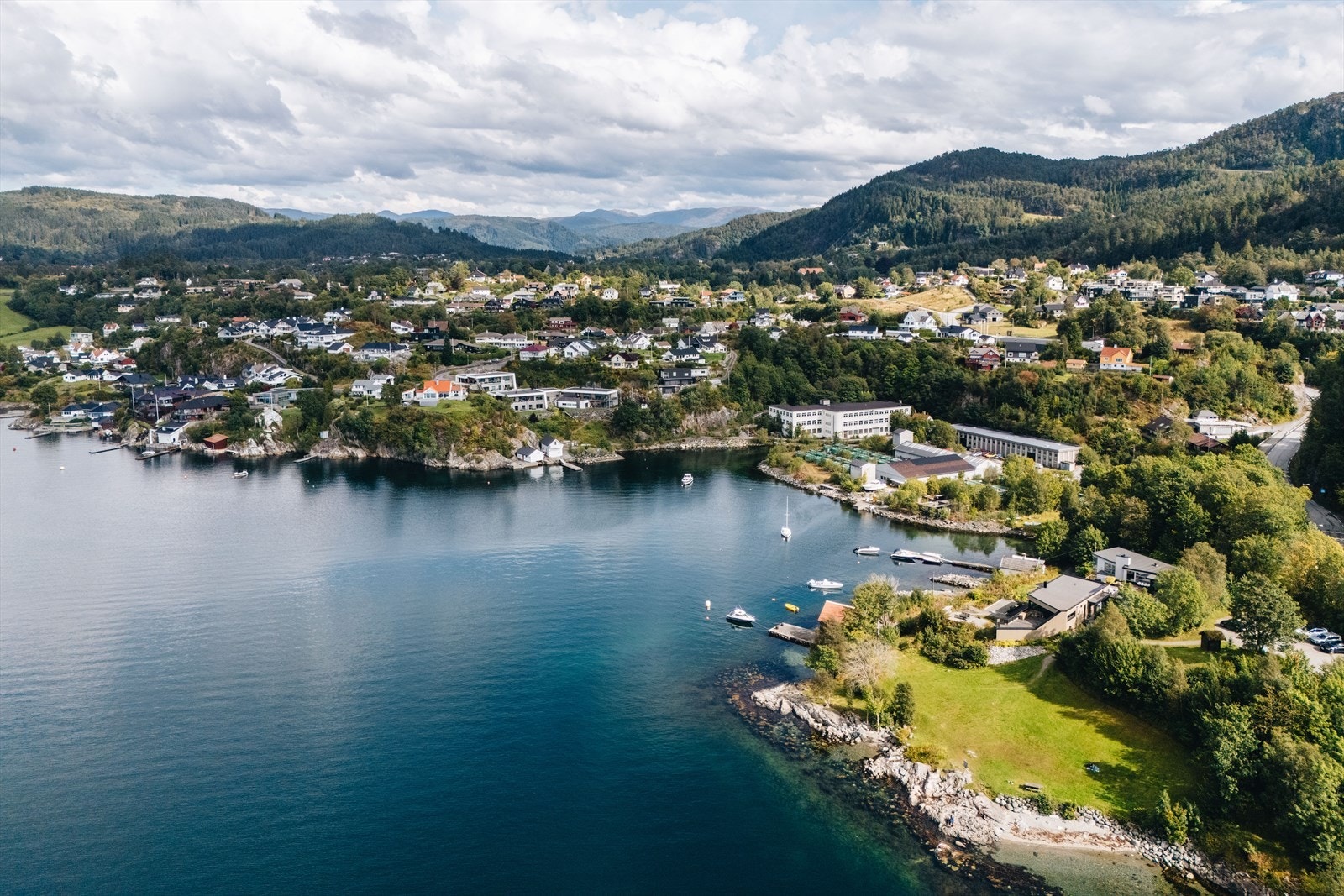 Nærområde - Det er mange badeplasser i nærheten, bl.a. Sageneset. Galleribilde