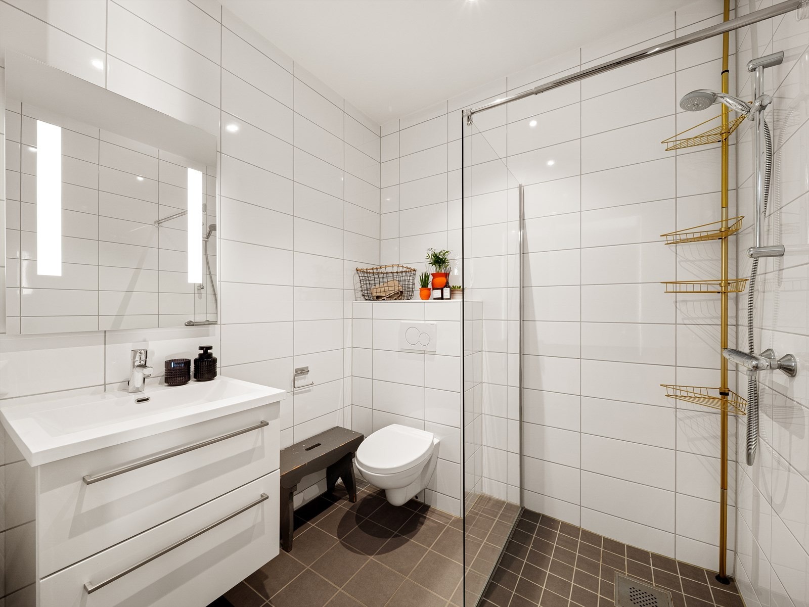 Pent, helfliset baderom. Galleribilde