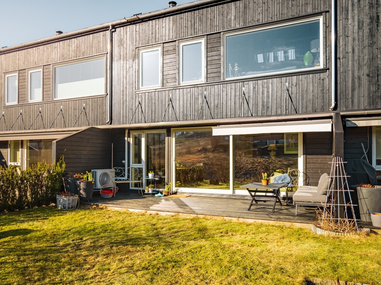 Herlig, sydvendt uteplass! Galleribilde