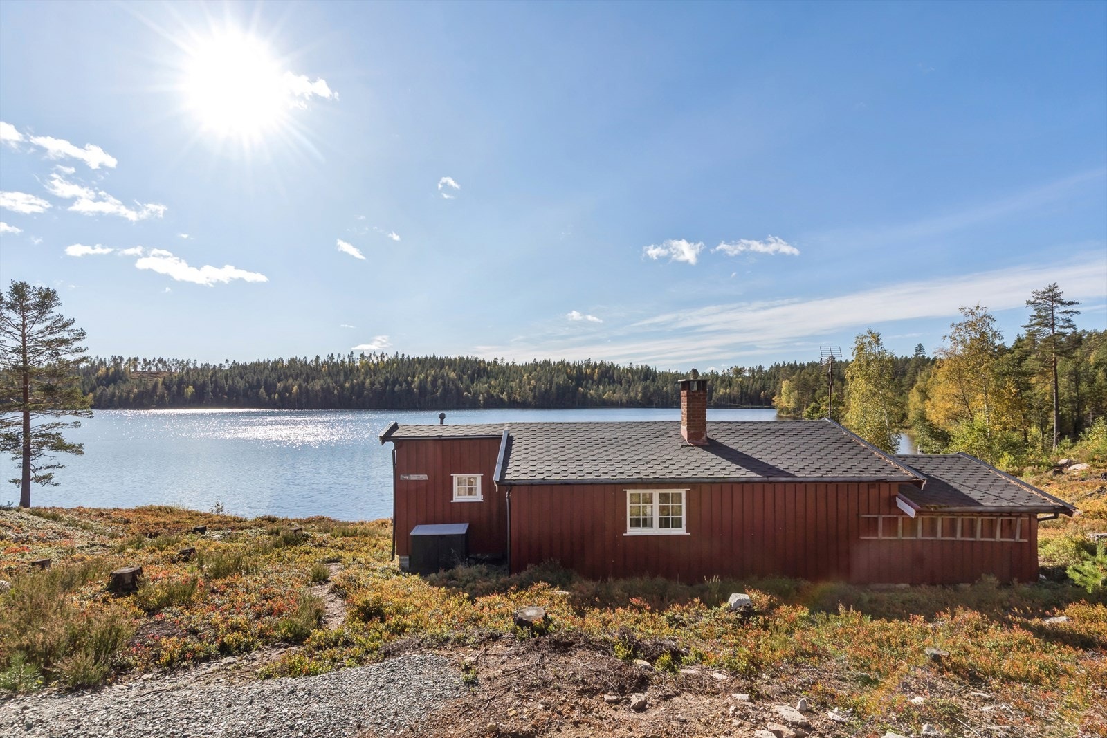 Hytta er oppført i perioden 1973 -1978 med tilbygg fra 1989. Galleribilde