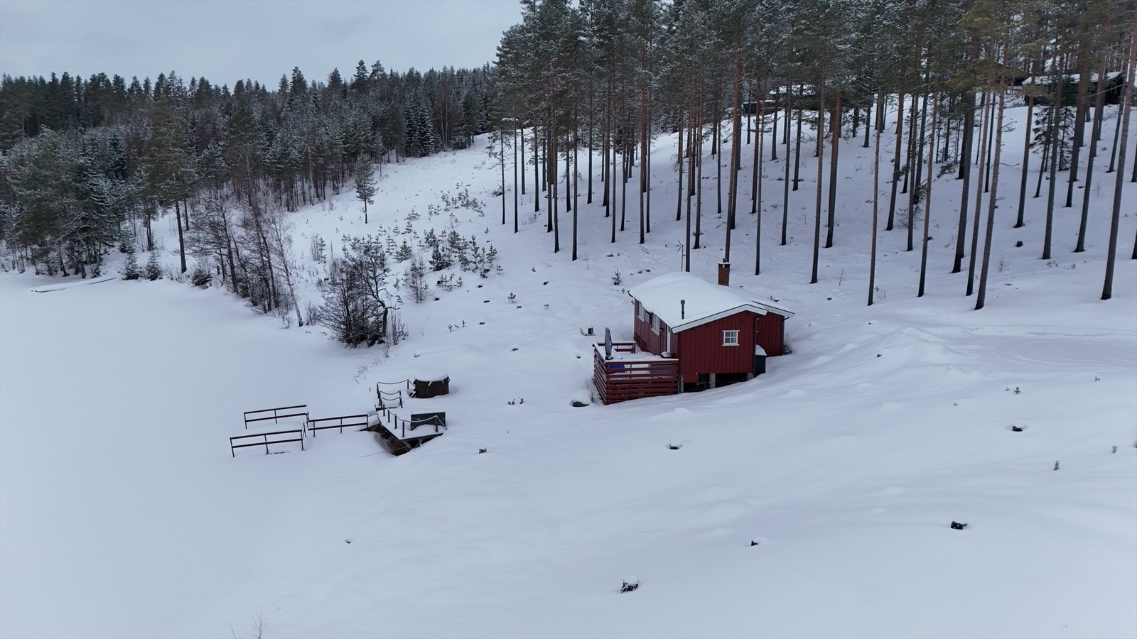 Selv med en tilbaketrukket beliggenhet, er det kun 15 minutter med bil til søndagsåpen butikk. Galleribilde