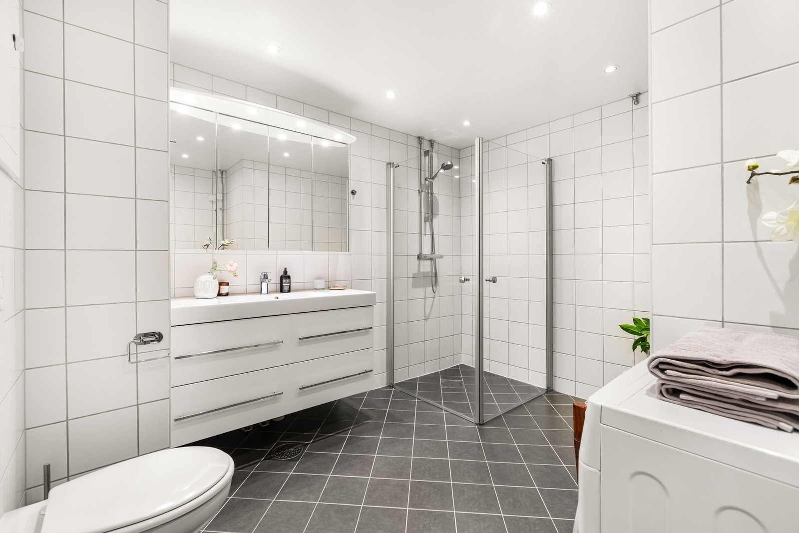 Romslig bad pusset opp i regi av borettslaget Galleribilde