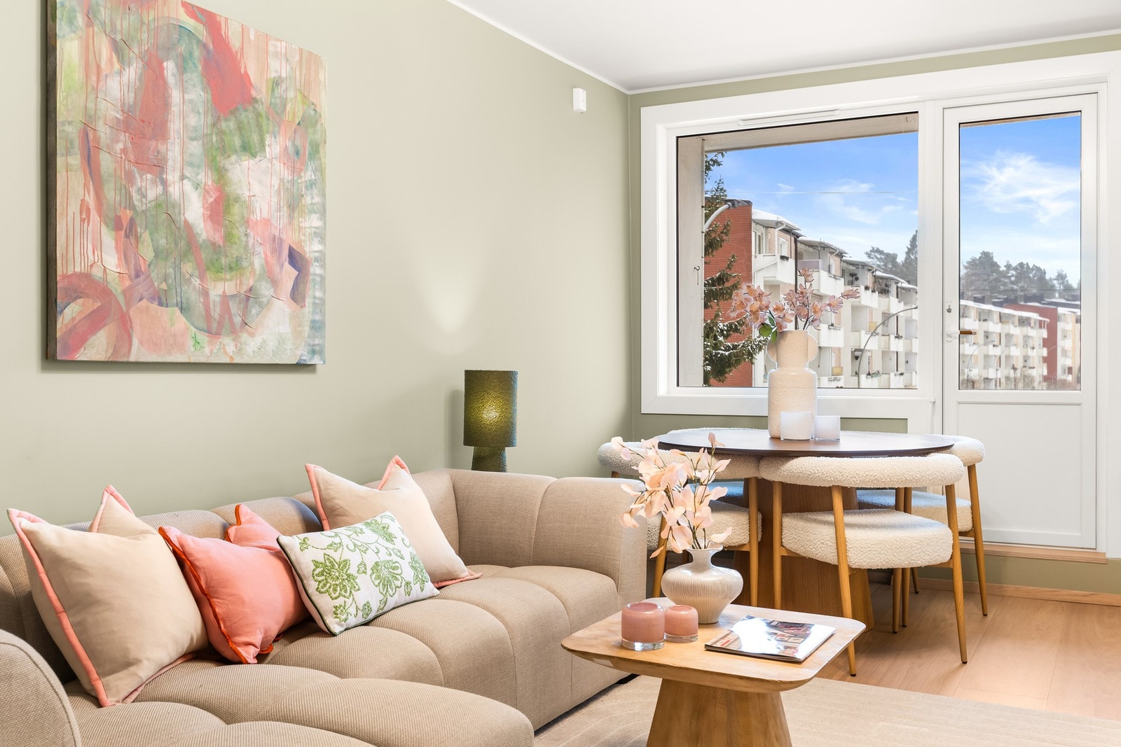 Leiligheten har enn super beliggenhet i rolige og barnevennlig omgivelser sentralt på Lambertseter/Bergkrystallen Galleribilde