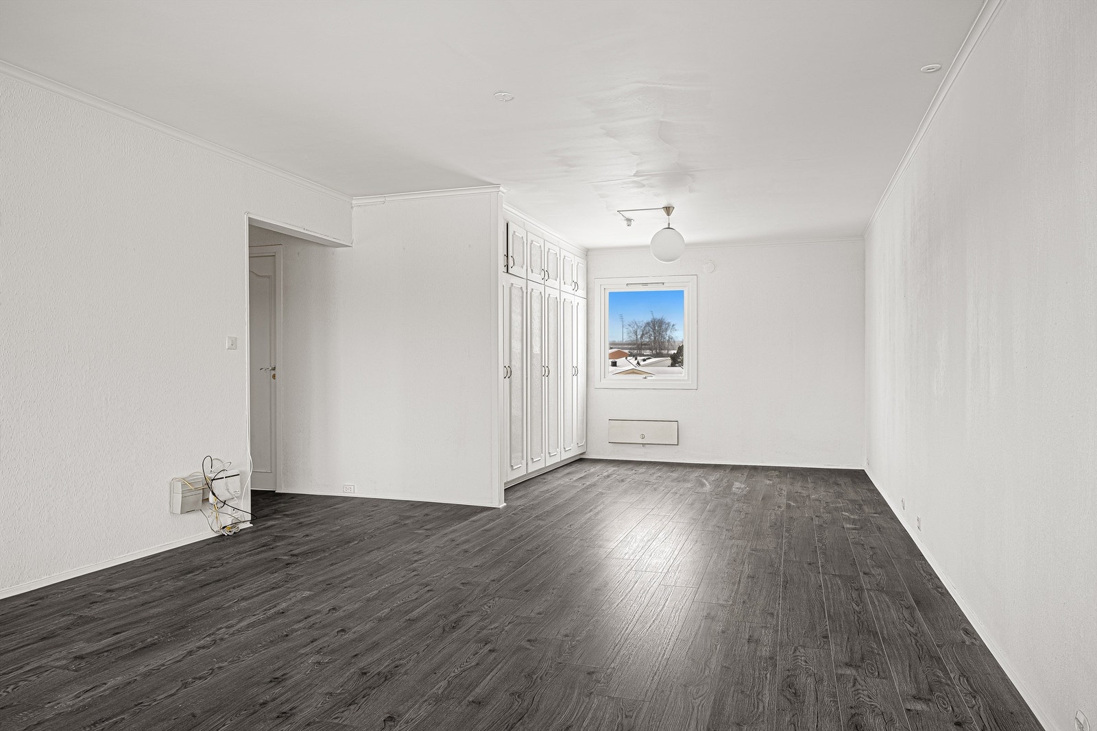 I tilknytning til stuen er det en egen spisestue. Galleribilde