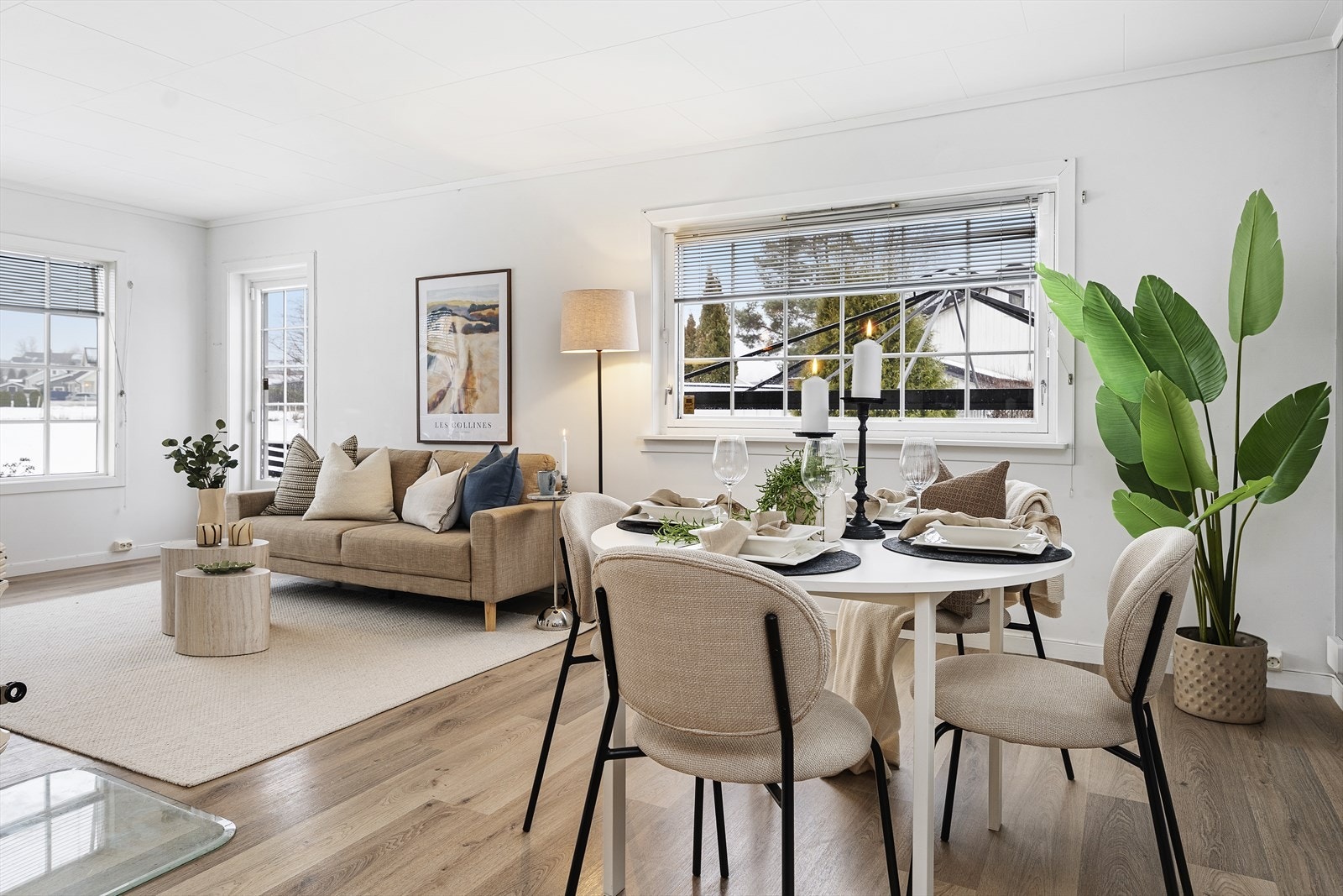 Innholdsrik familiebolig med alle fasiliteter på en flate, samt 3 soverom i 2. etasje. Galleribilde