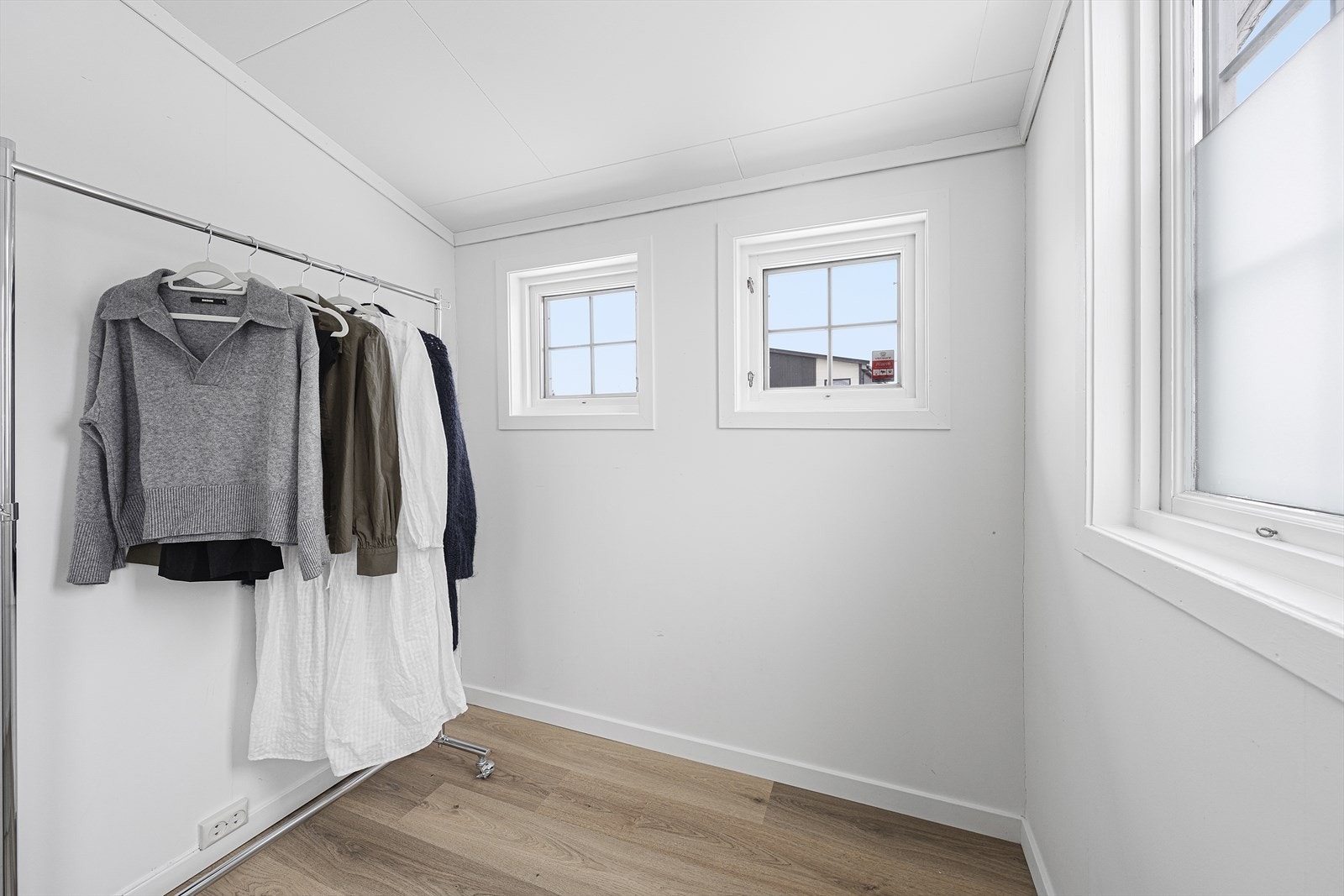 Walk-in closet i tilknytning hovedsoverom. Galleribilde