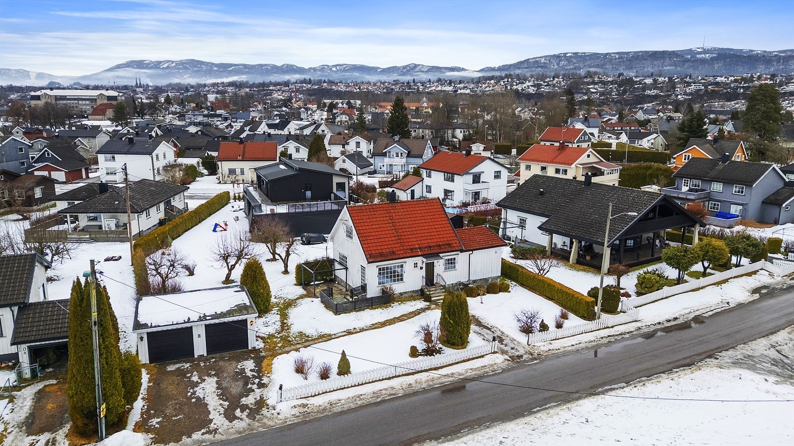 Hedda Lindgren v/ Nordvik Bolig har gleden av å presentere Nomevegen 8! Foto: A7 Media Galleribilde