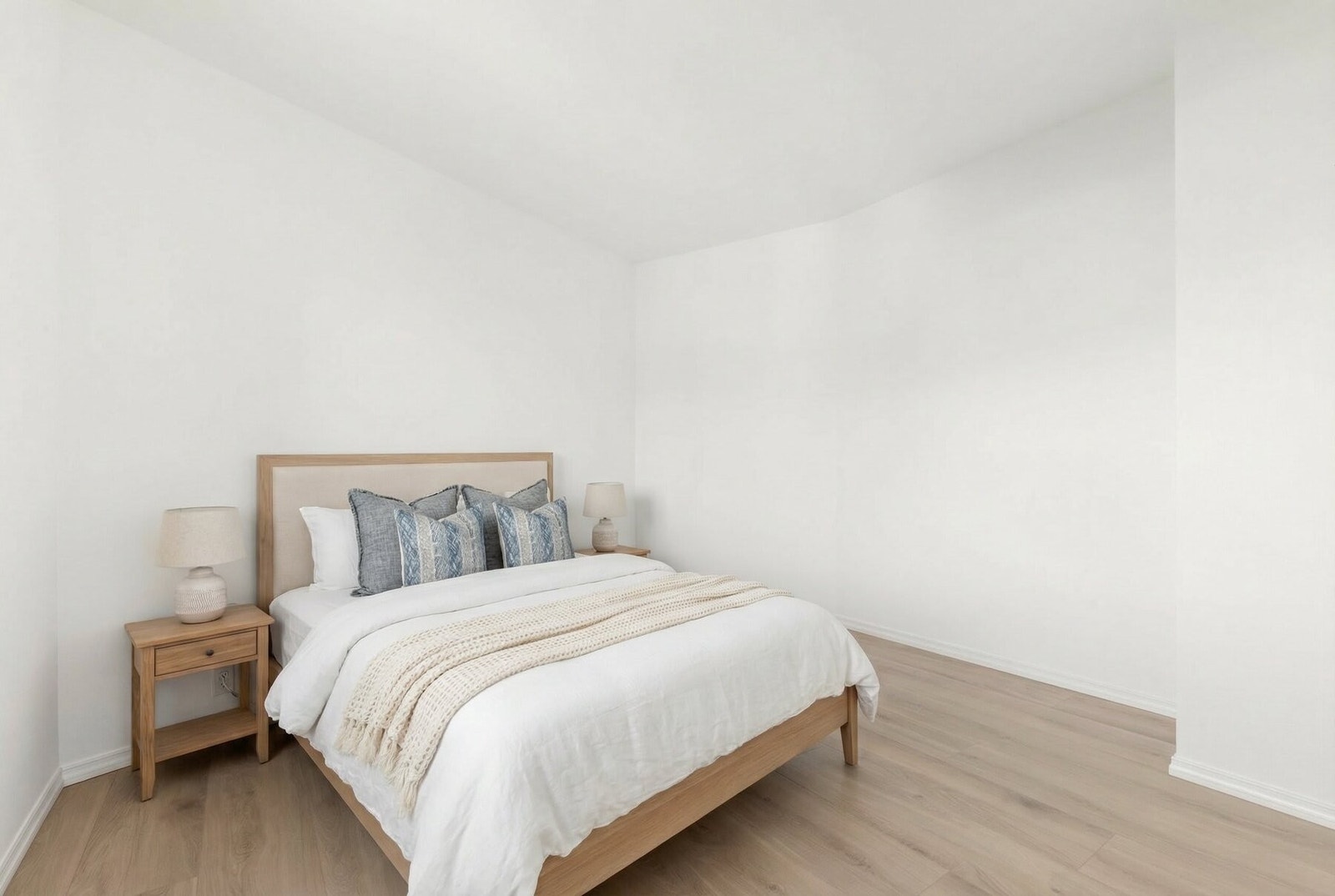 Hovedsoverom (Møblene er virtuelle og er lagt inn ved hjelp av AI) Galleribilde