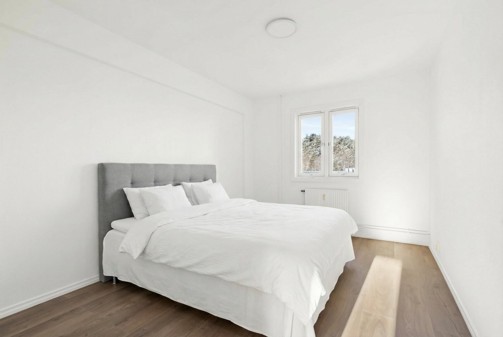 Soverom 2 (Møblene er virtuelle og er lagt inn ved hjelp av AI) Galleribilde