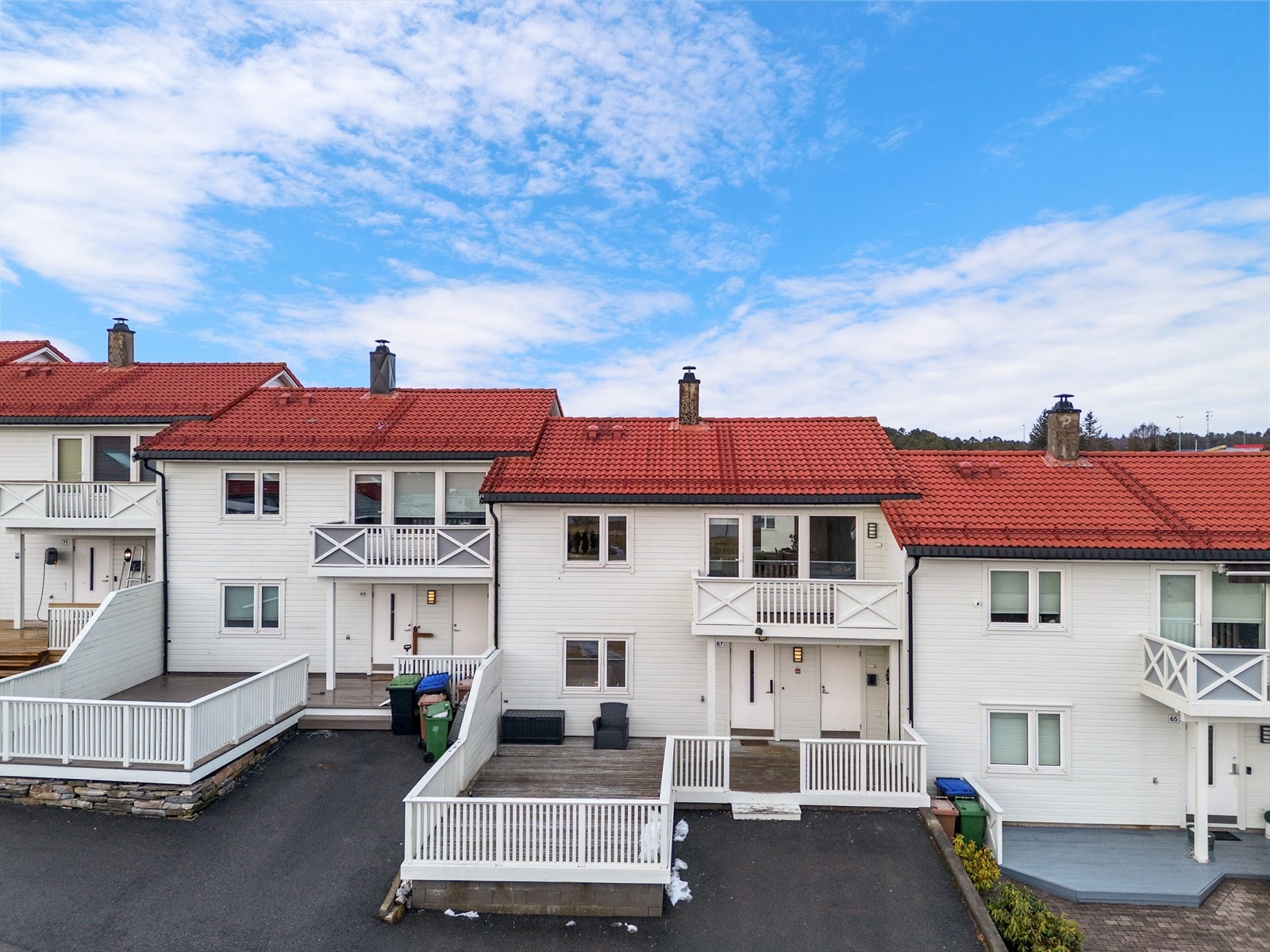 - Bosett deg i et familievennlig rekkehus over to plan i et trygt og barnevennlig boligfelt. Foto: Inge Jørpeland- Galleribilde