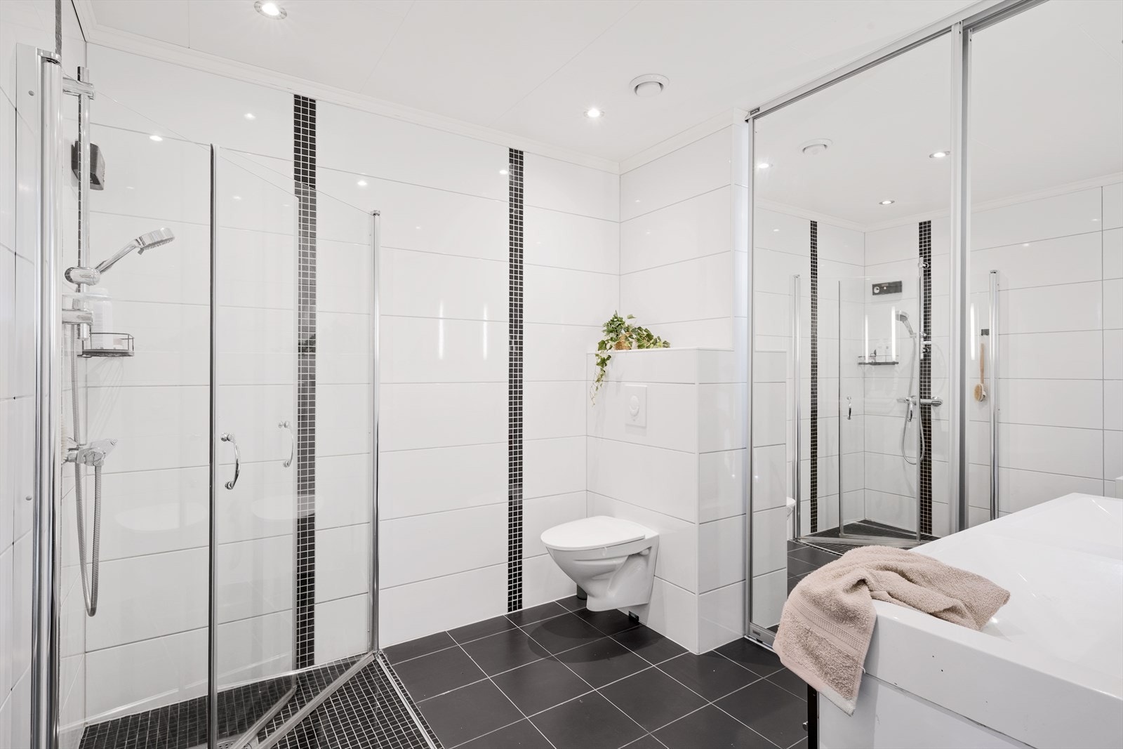 - Bad/vaskerom måler 7,5 m² og har behagelig gulvvarme - Galleribilde