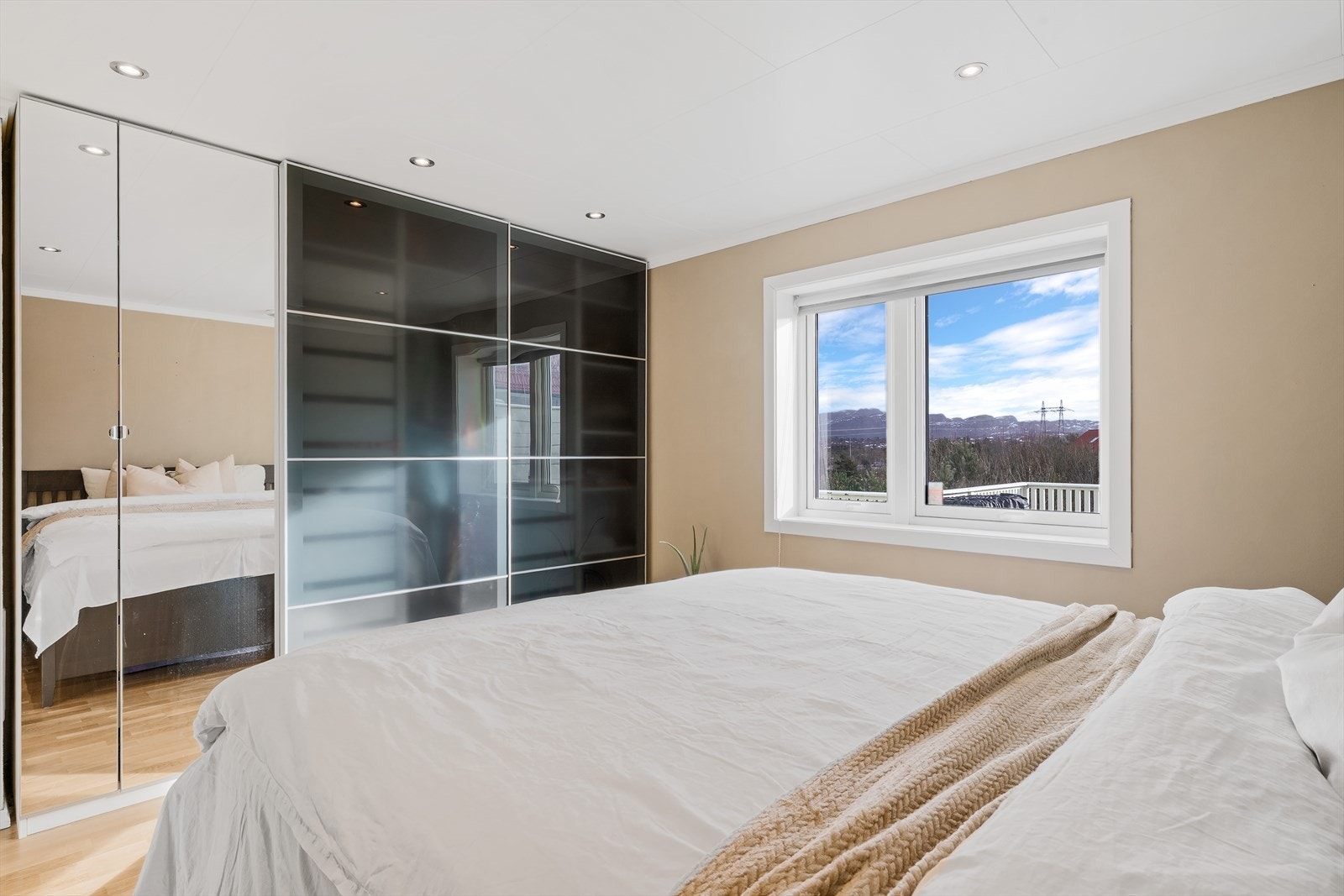 - Merk praktisk garderobeløsning - Galleribilde