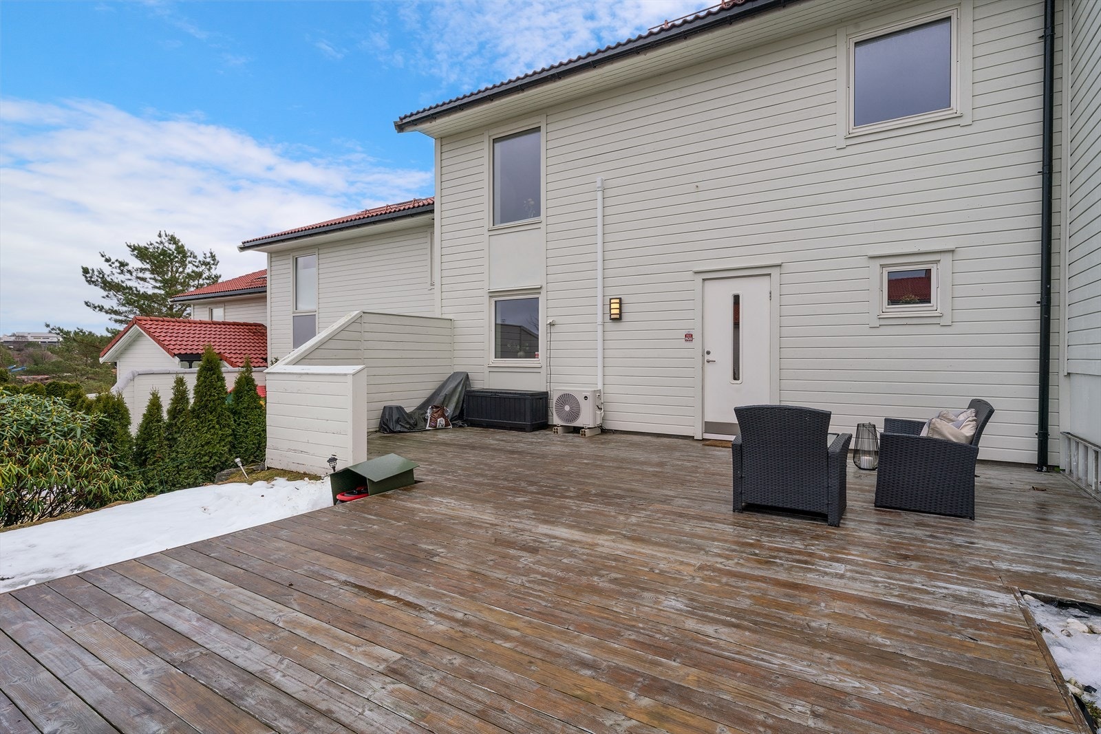 - Boligen har to terrasser på 80 m² i 1. etasje og en herlig balkong på 6m² i 2. etasje - Galleribilde