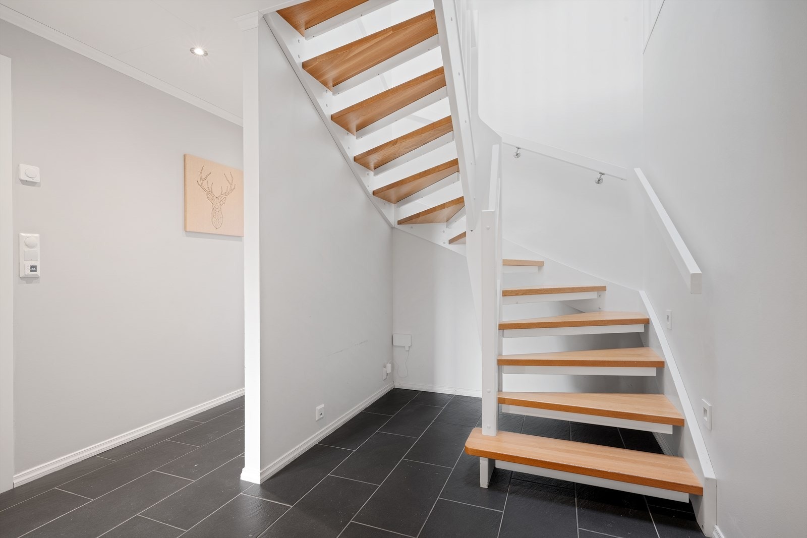 - Vi beveger oss ned til boligens 1. etasje - Galleribilde