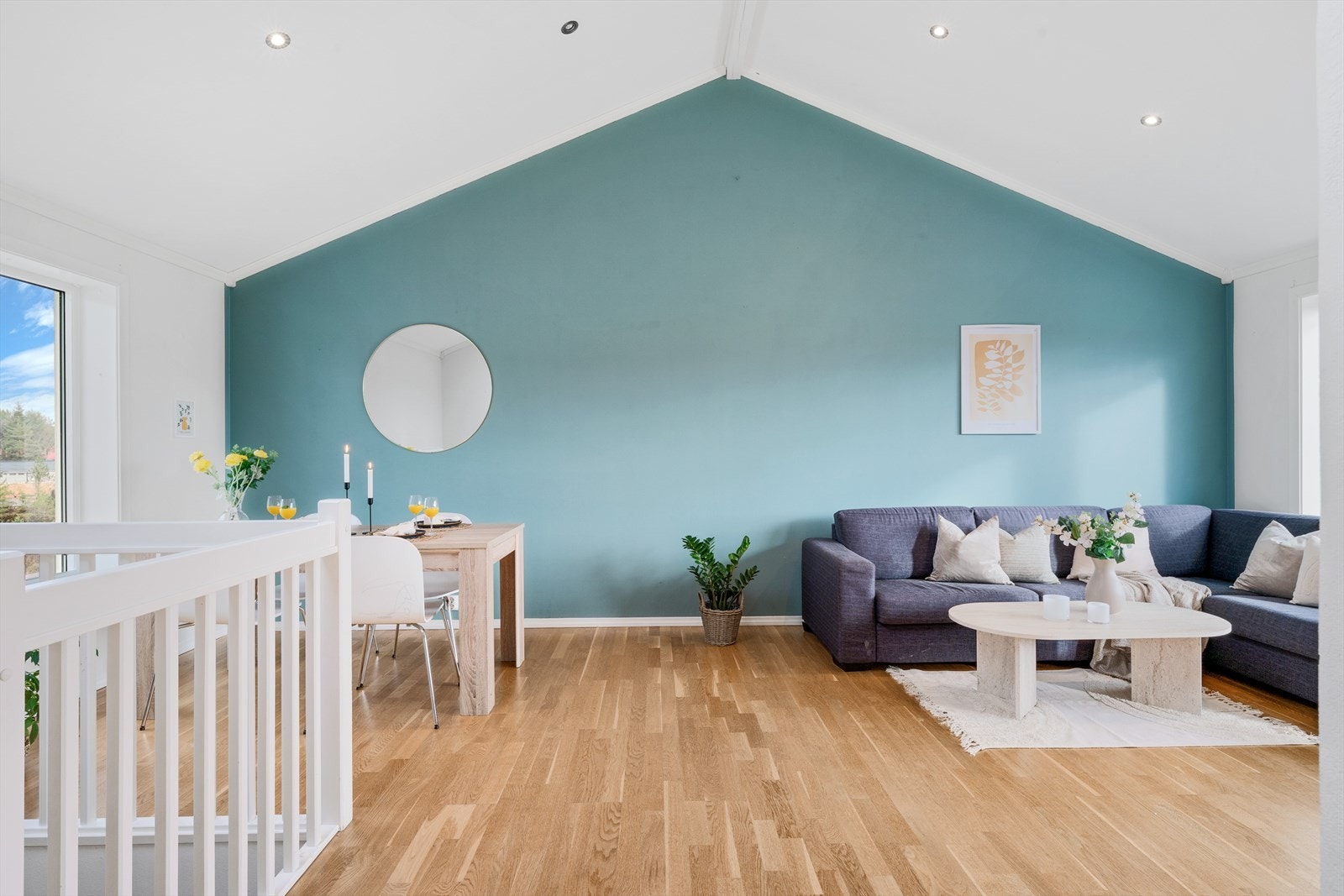 - Innvendig har boligen et bra-i på 103 m² og en familievennlig planløsning med 3 soverom - Galleribilde