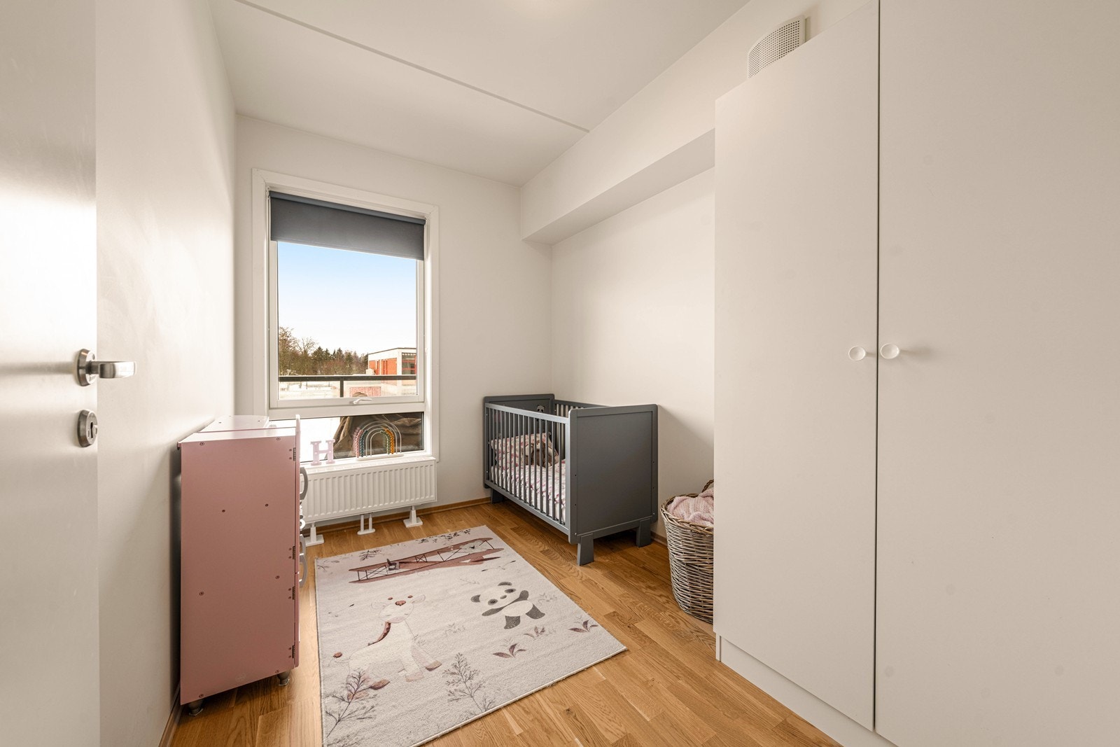 Soverom II. Garderobeskap medfølger leiligheten. Galleribilde