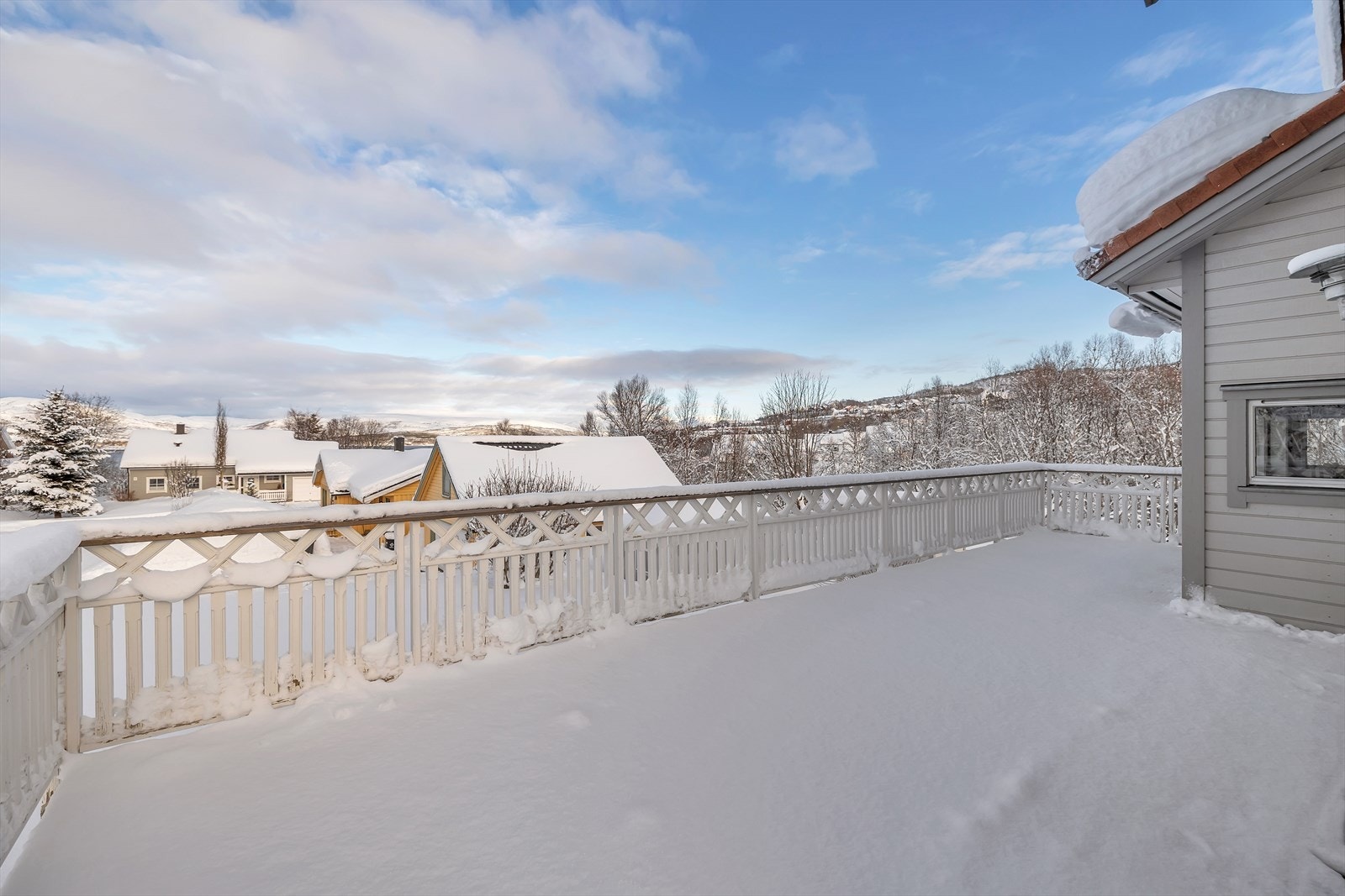 Veranda av god størrelse med gode sol- og utsiktsforhold Galleribilde