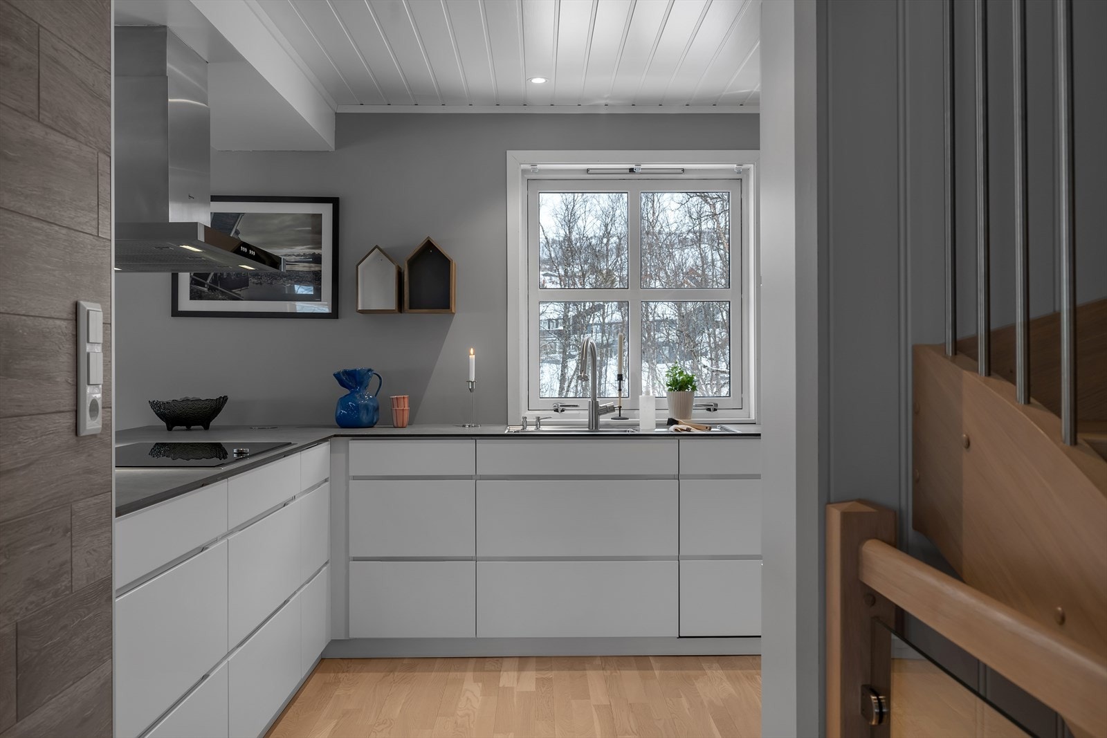 Her kan gjestene holdes med selskap mens maten lages! Galleribilde