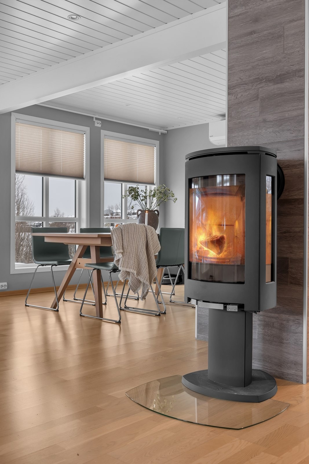 Vedovn varmer godt på kalde kvelder Galleribilde