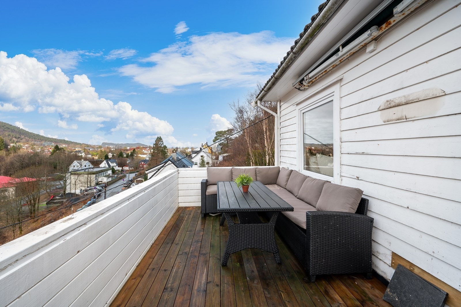 Fra stuen er det utgang til en herlig terrasse på 10 m². Galleribilde
