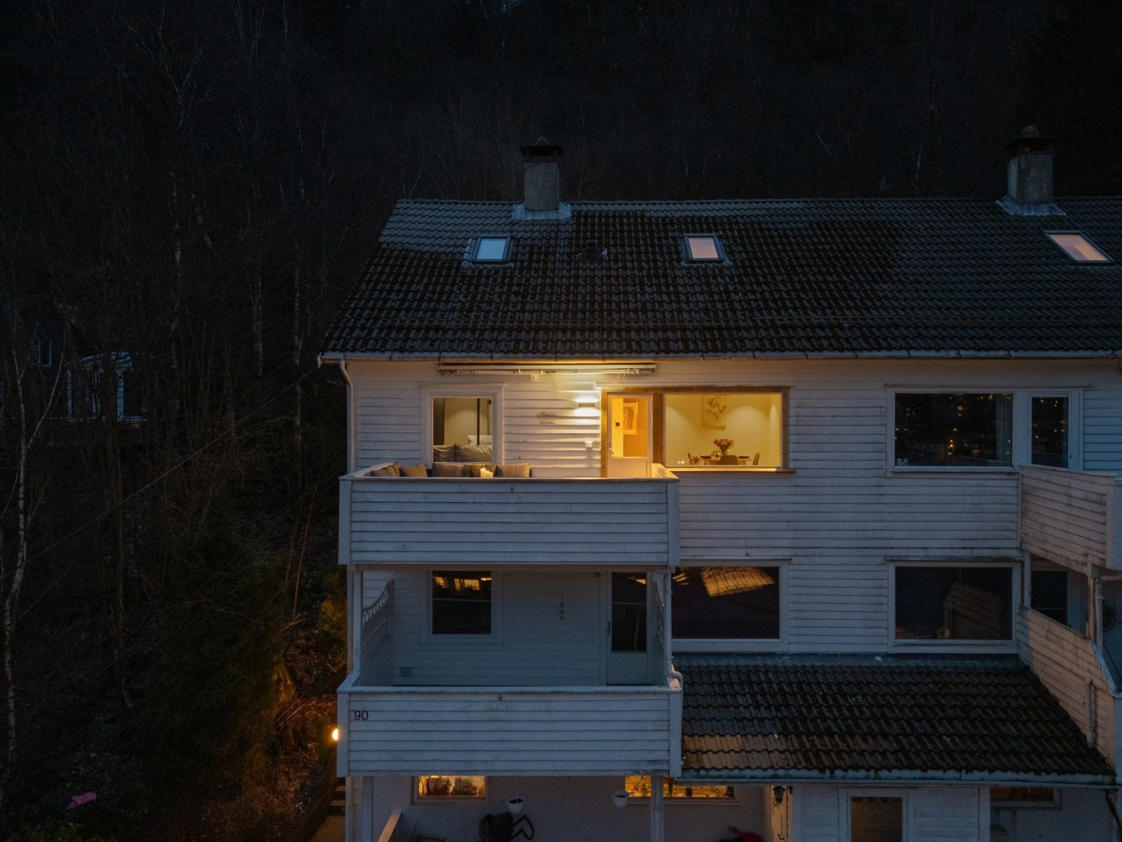 Med leiligheten følger det også to eksterne boder, en i kjeller og en på loft, på henholdsvis 7,8 m² og 3 m². Galleribilde