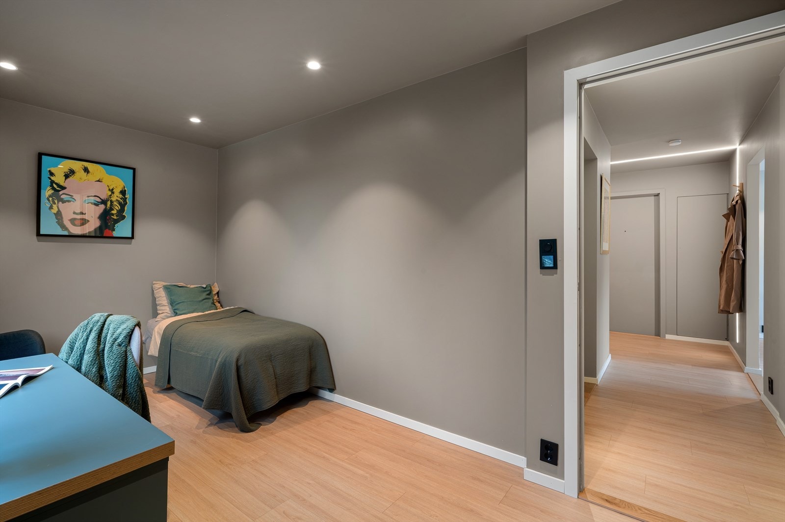 Rommet passer forsåvidt også ypperlig til både barnerom, gjesterom og til utleie. Galleribilde