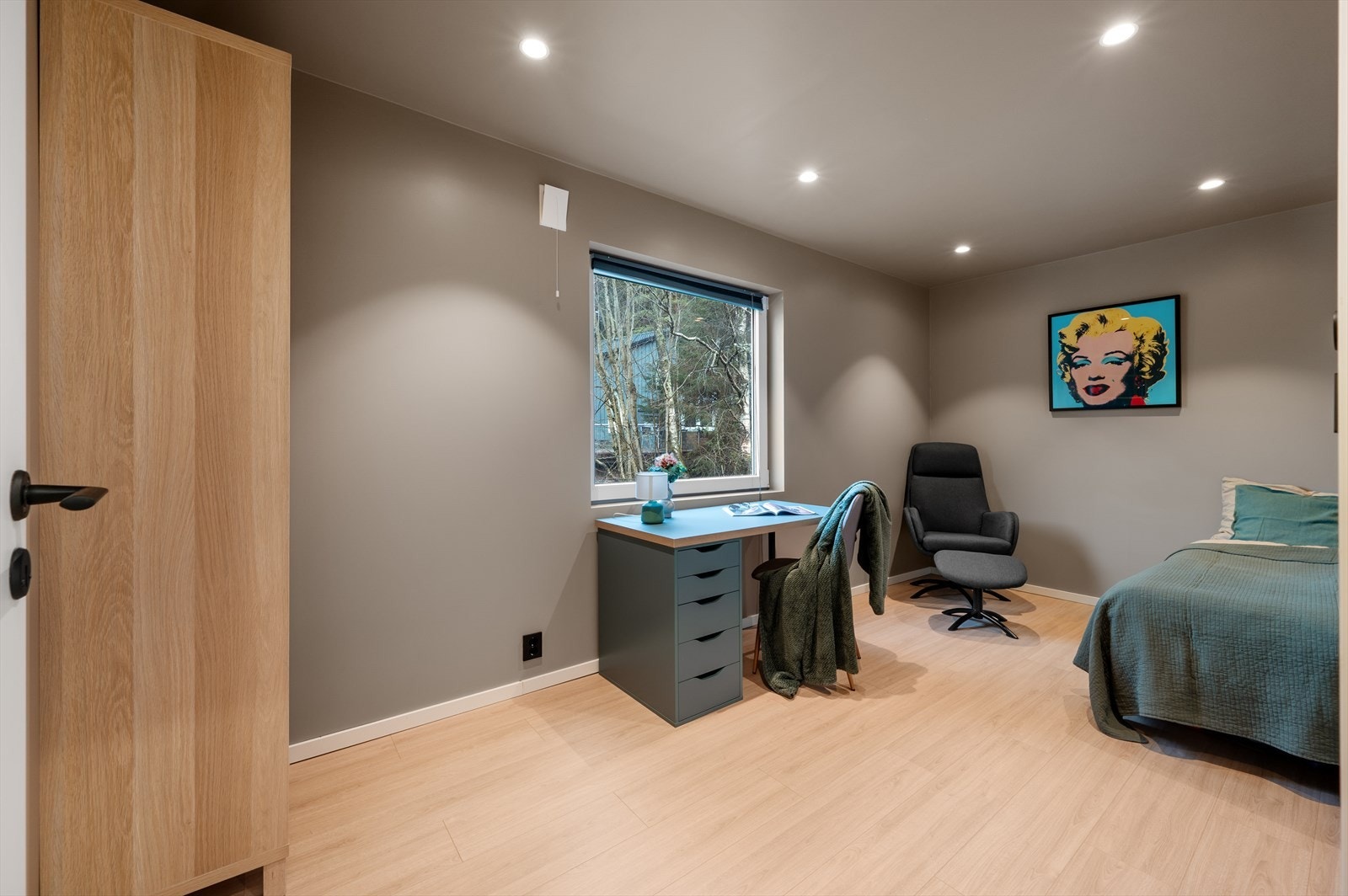 Leilighetens andre soverom er også av meget god størrelse og måler 11 m². Galleribilde