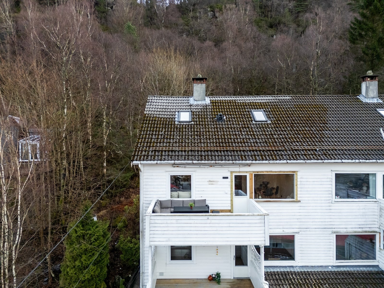 Fra boligen er det gangavstand til flere skoler og barnehager - her finnes det tilbud for alle alderstrinn. Det er også kort vei til flere ballbaner og idrettsanlegg. Galleribilde