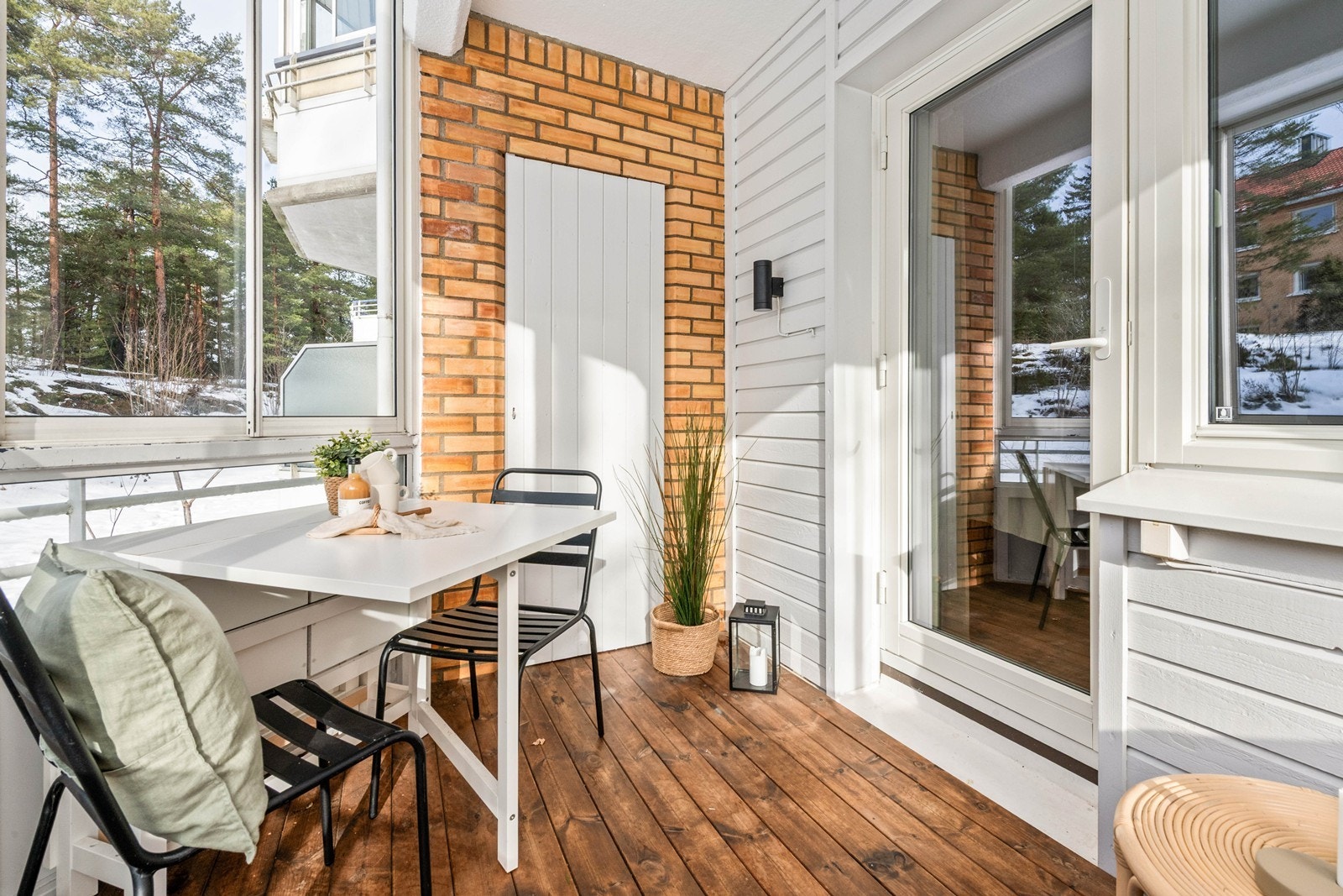 Romslig og solrik balkong på ca. 8 kvm Galleribilde