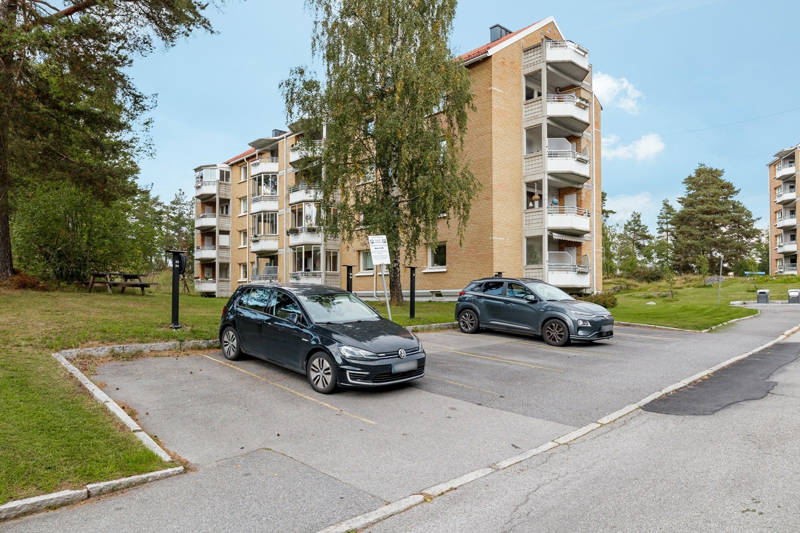 Mulighet for å sette seg på liste for parkeringsplass med lader i borettslaget Galleribilde