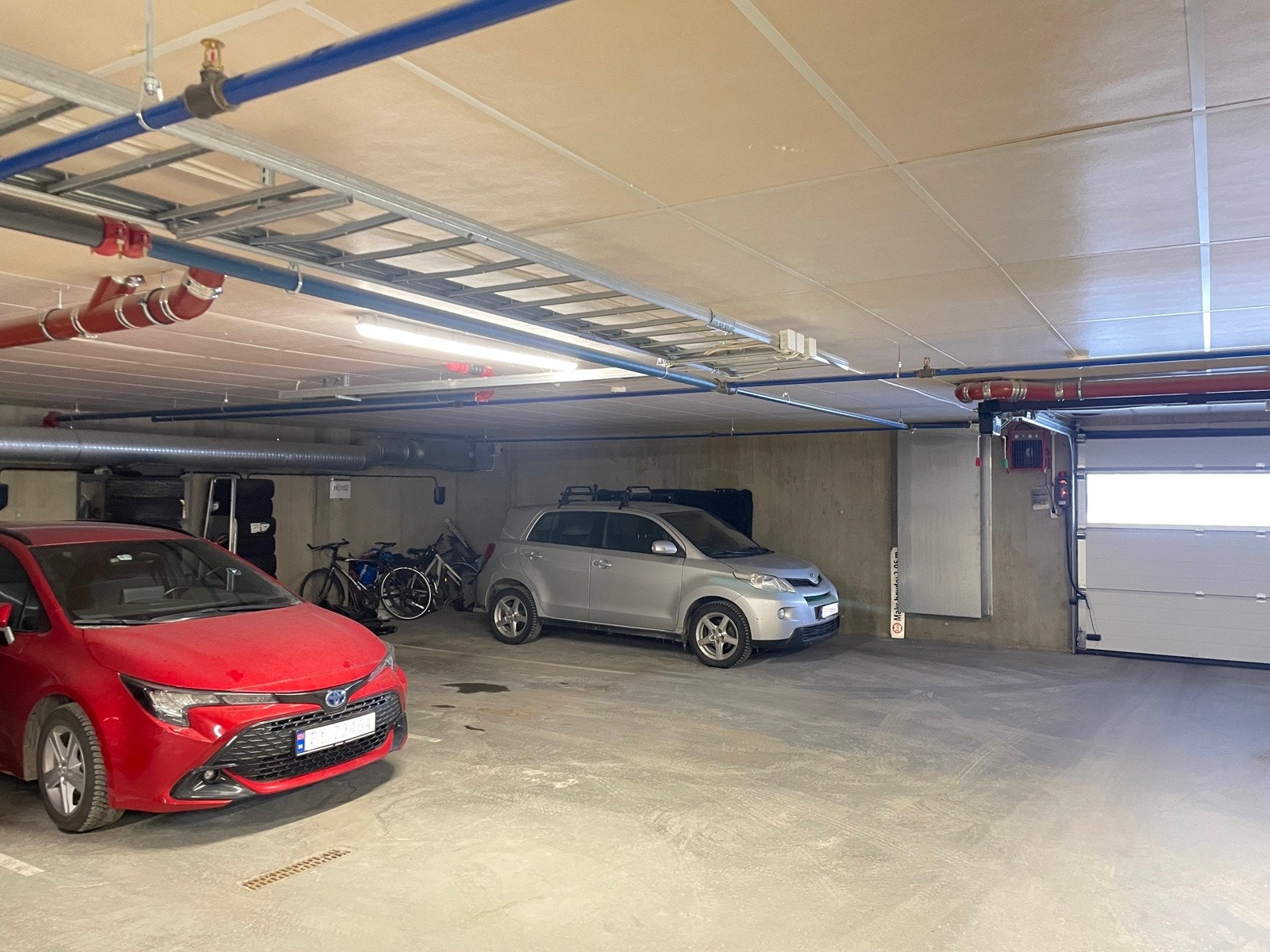 Parkering i parkeringskjeller Galleribilde