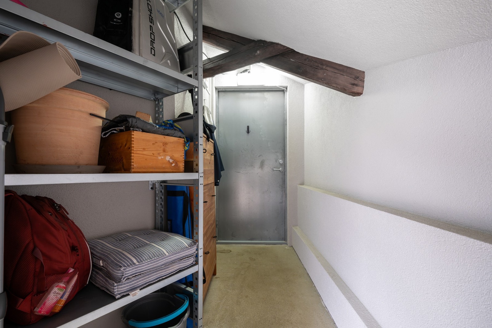 Overbygget område ved takterrassen med mulighet for noe lagring. Området skal primært fungere som rømningsvei og må derfor ha fri passasje for gjennomgangstrafikk. Galleribilde