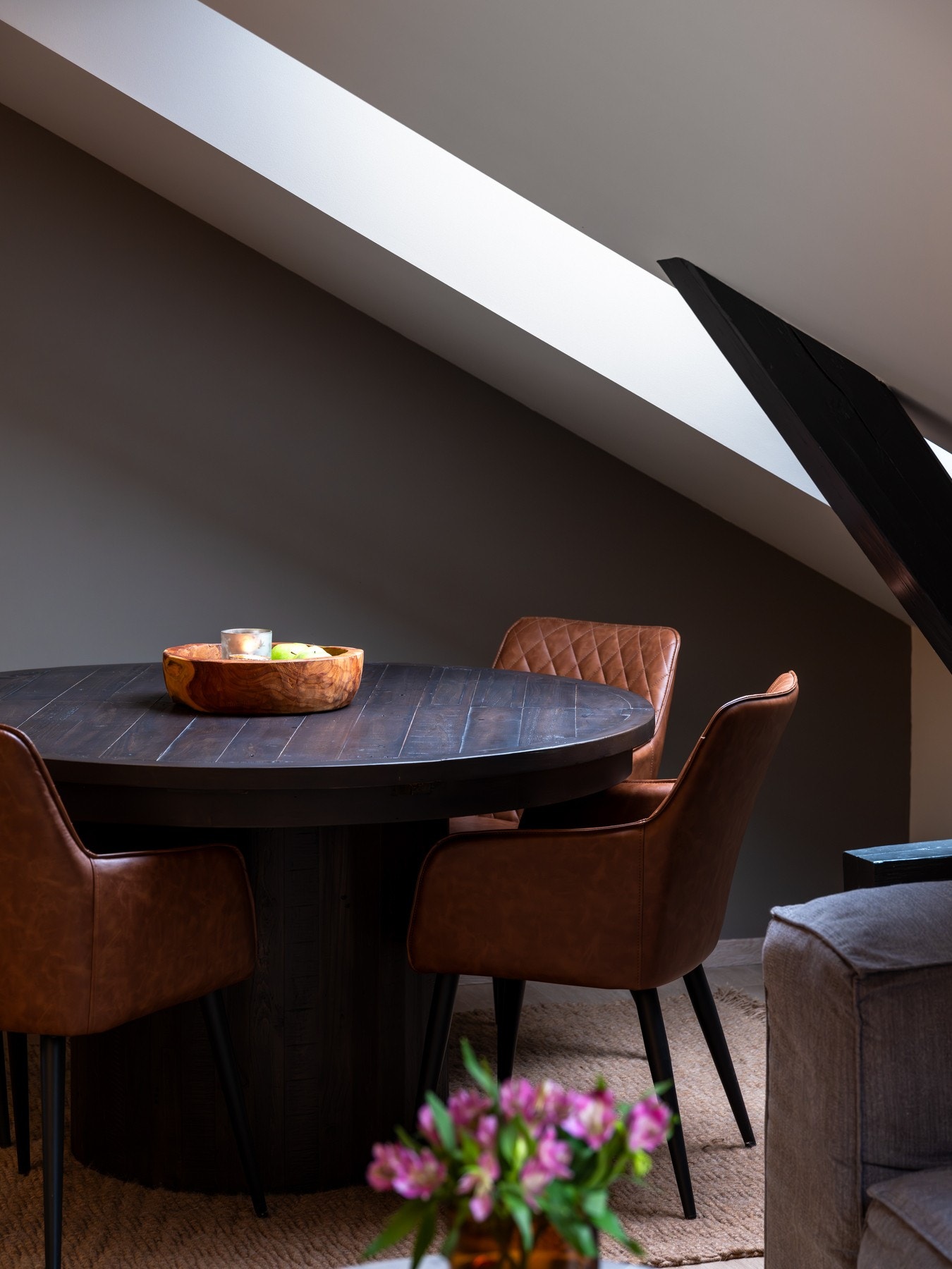 Inviter til hyggelige sammenkomster og gode middager. Galleribilde