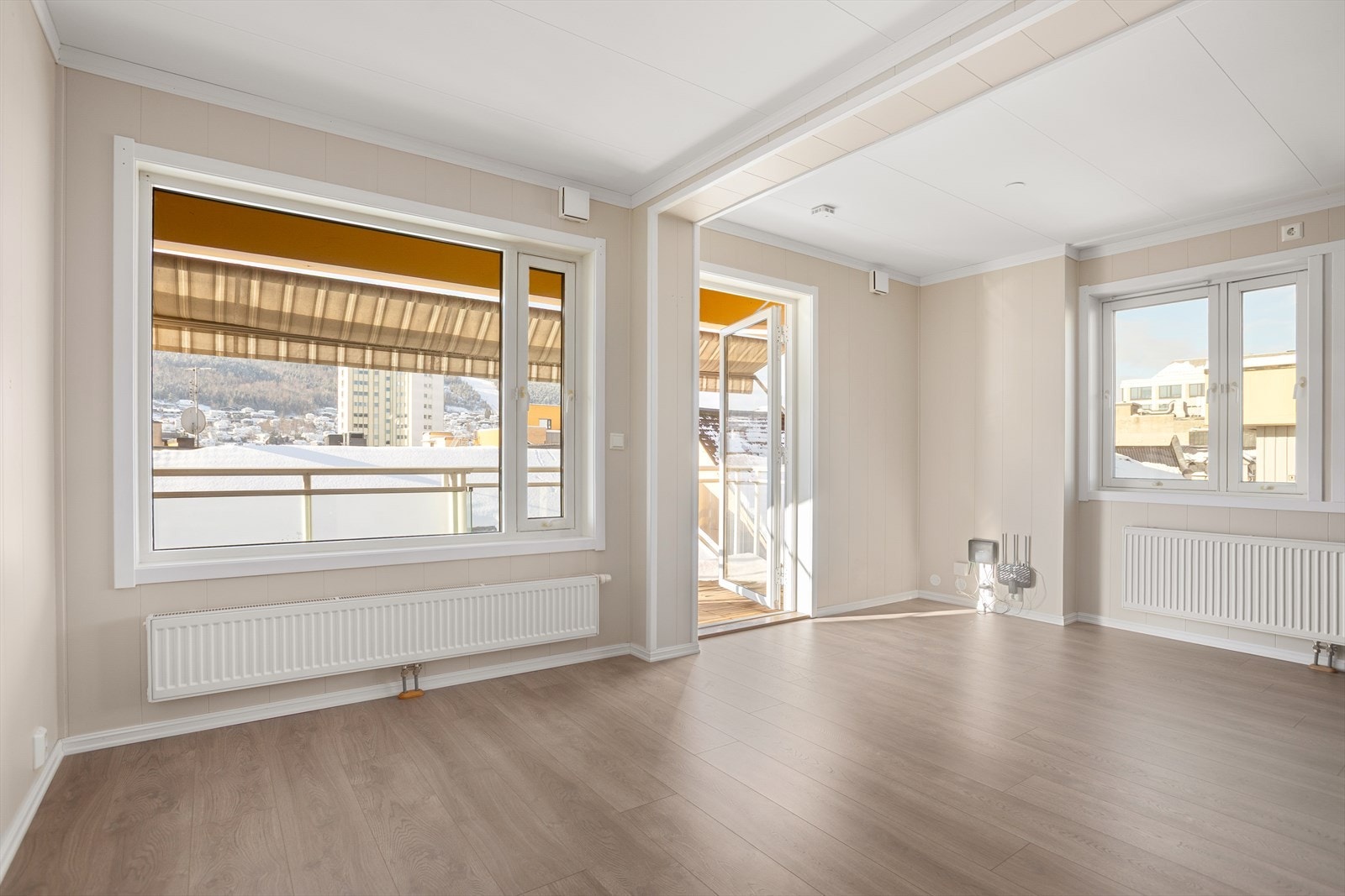 Leiligheten er moderne og delikat - og har det meste inkludert i felleskostnadene, herunder også fjernvarme Galleribilde