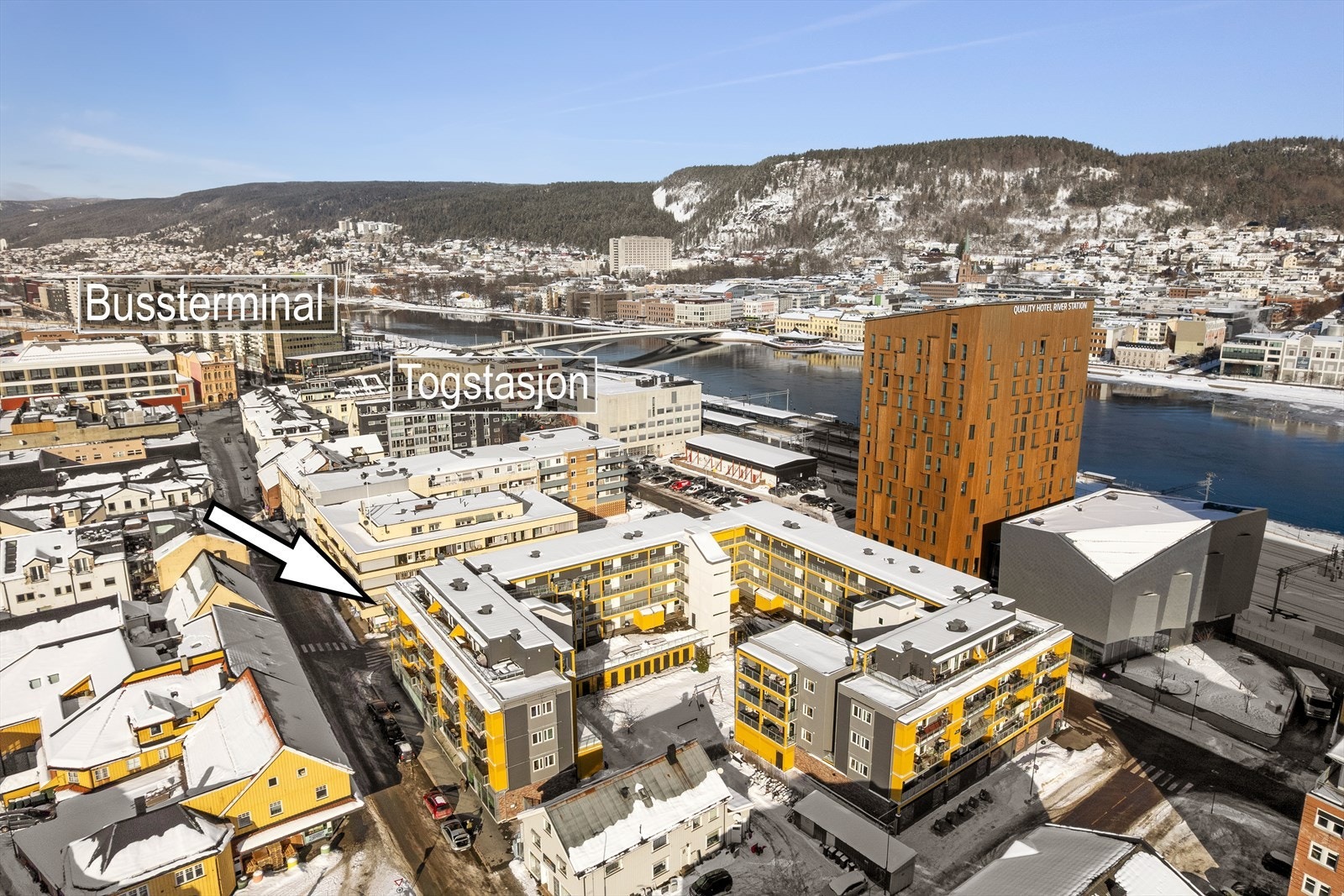 Fra leiligheten tar det deg 2 minutter å gå til Drammen togstasjon og 5 minutter til drammen bussterminal Galleribilde