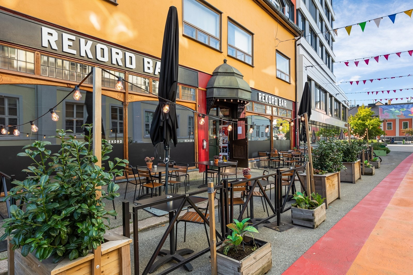 Rekord Bar ligger også i Tollbugata og er en populær klassiker i byen Galleribilde