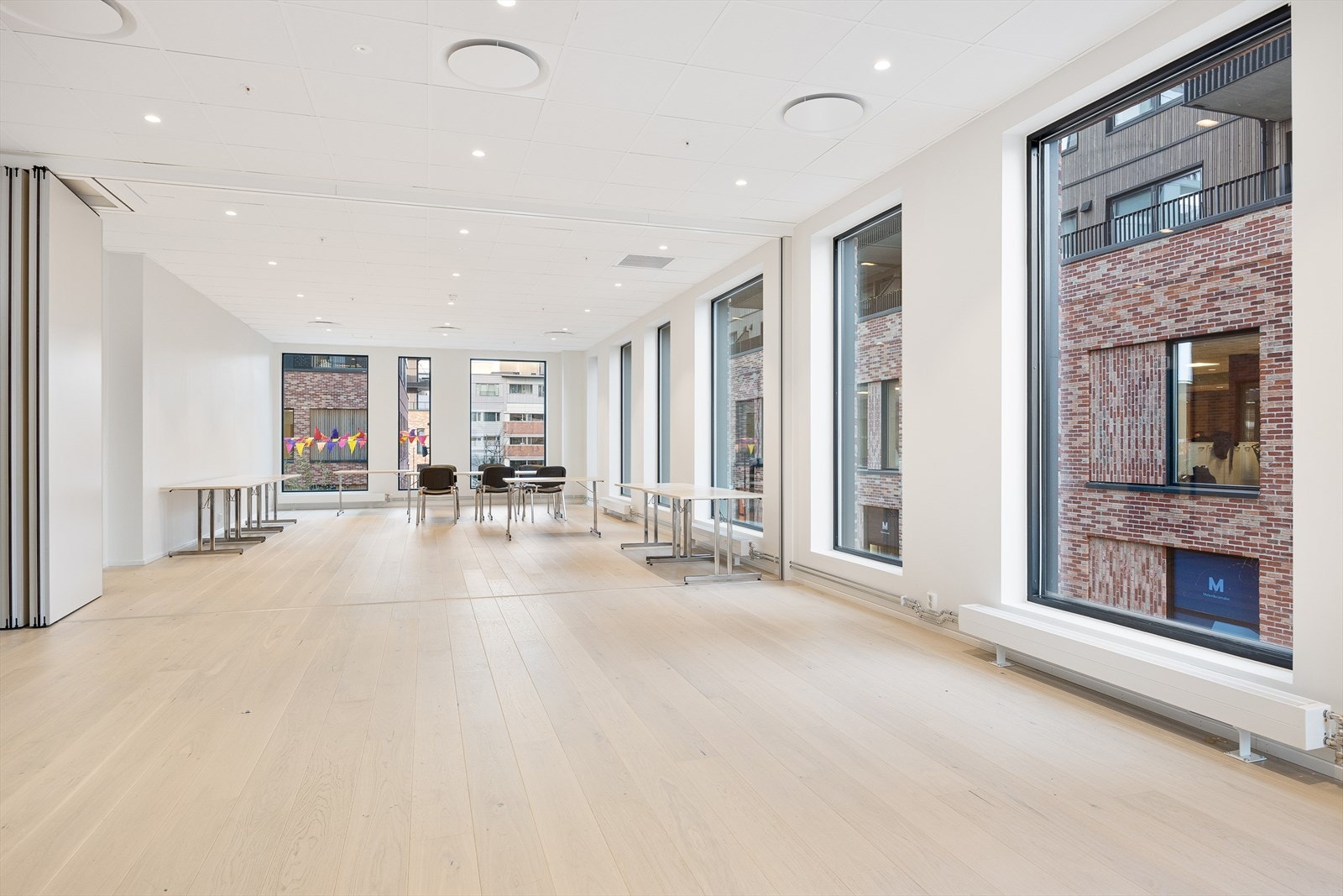 Selskapslokalet er stort og kan romme mange gjester - perfekt for spesielle anledninger! Galleribilde