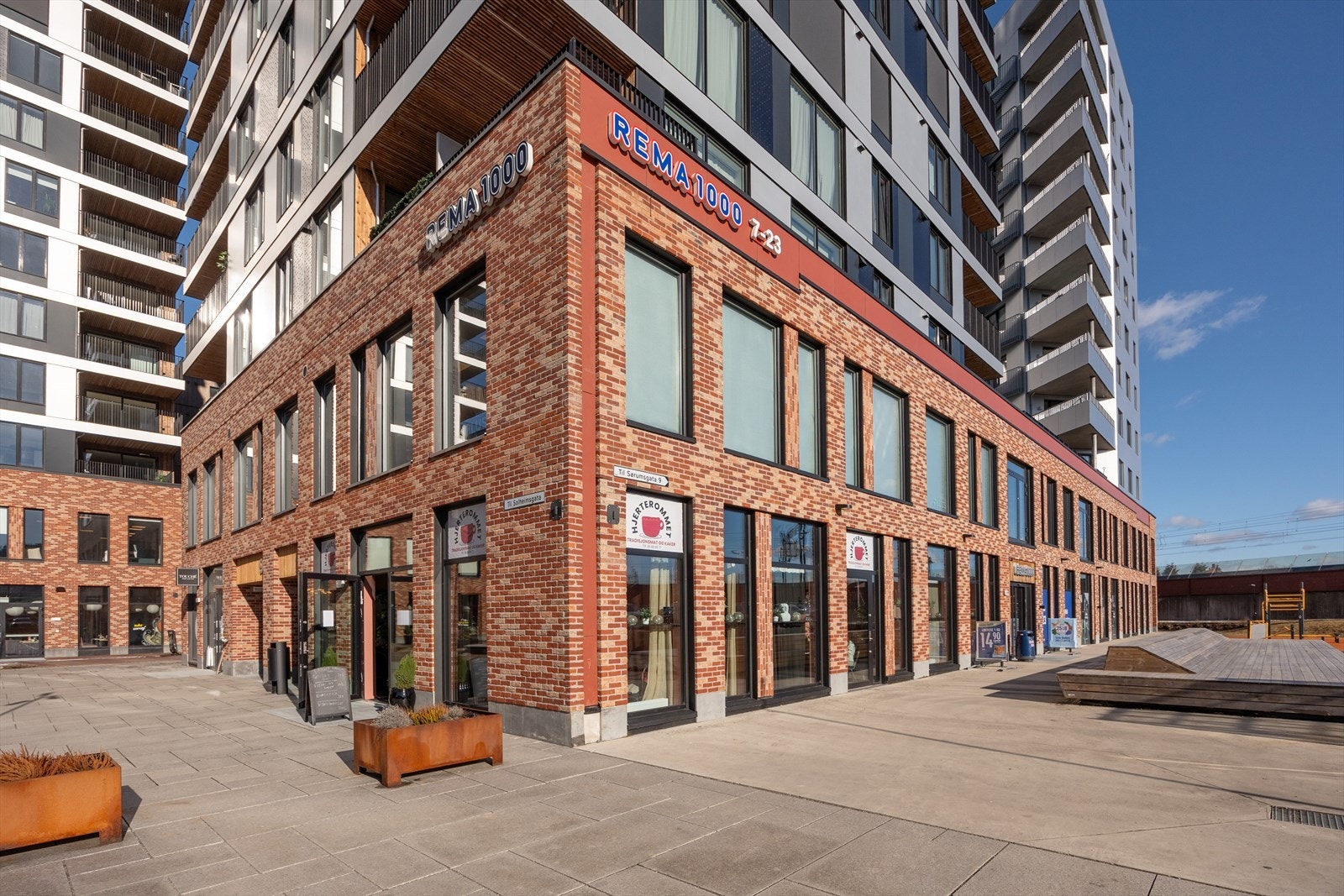 Her er det dagligvarebutikk, flere restauranter og flotte fellesområder. Galleribilde