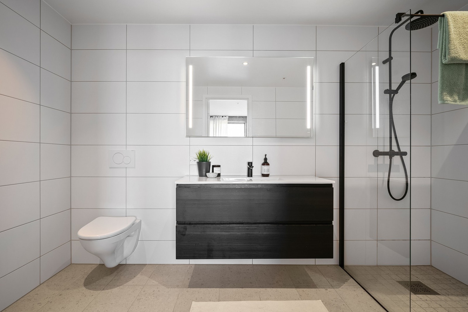 Lekkert bad en suite som også er av god størrelse. Galleribilde