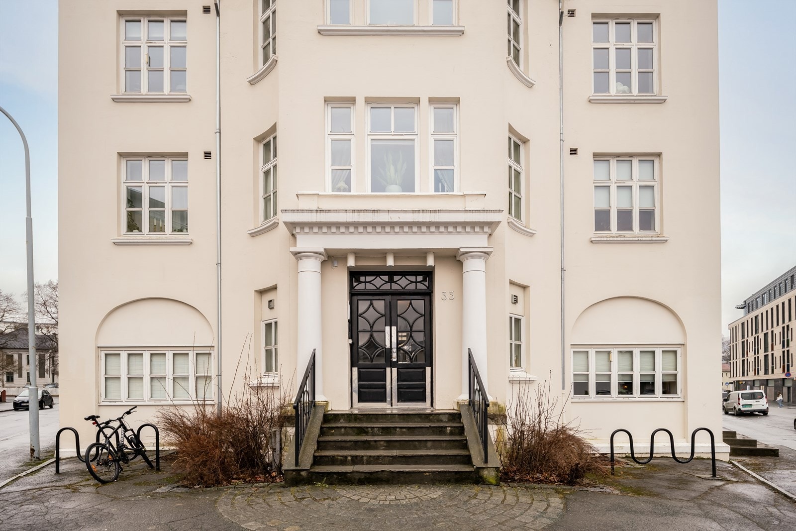 Velkommen til Klostergata 33 - En ærverdig 3-roms selveierleilighet i klassisk bygård med ettertraktet beliggenhet på attraktive Øya. Foto: Stian Hatling. Galleribilde