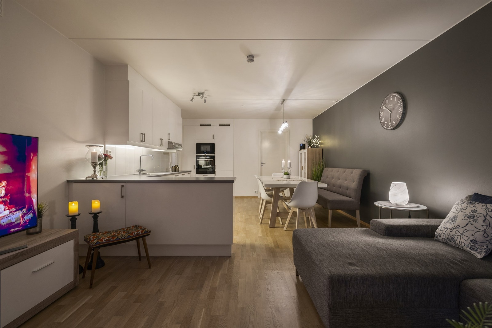 Barnevennlig planløsning med 2 bad og 2 solrike markterrasser Galleribilde