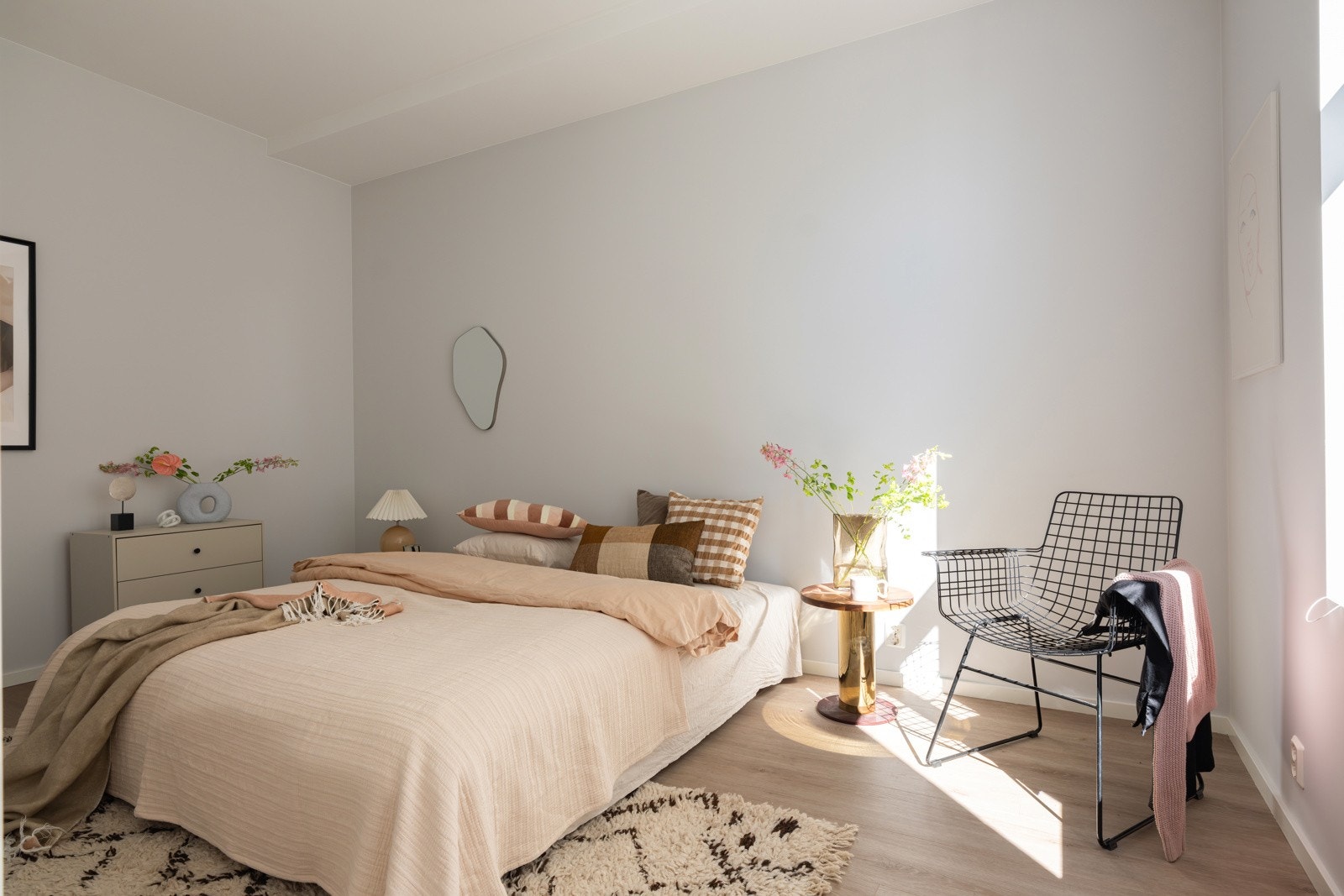 Leiligheten har et lyst og luftig soverom av god størrelse. Galleribilde