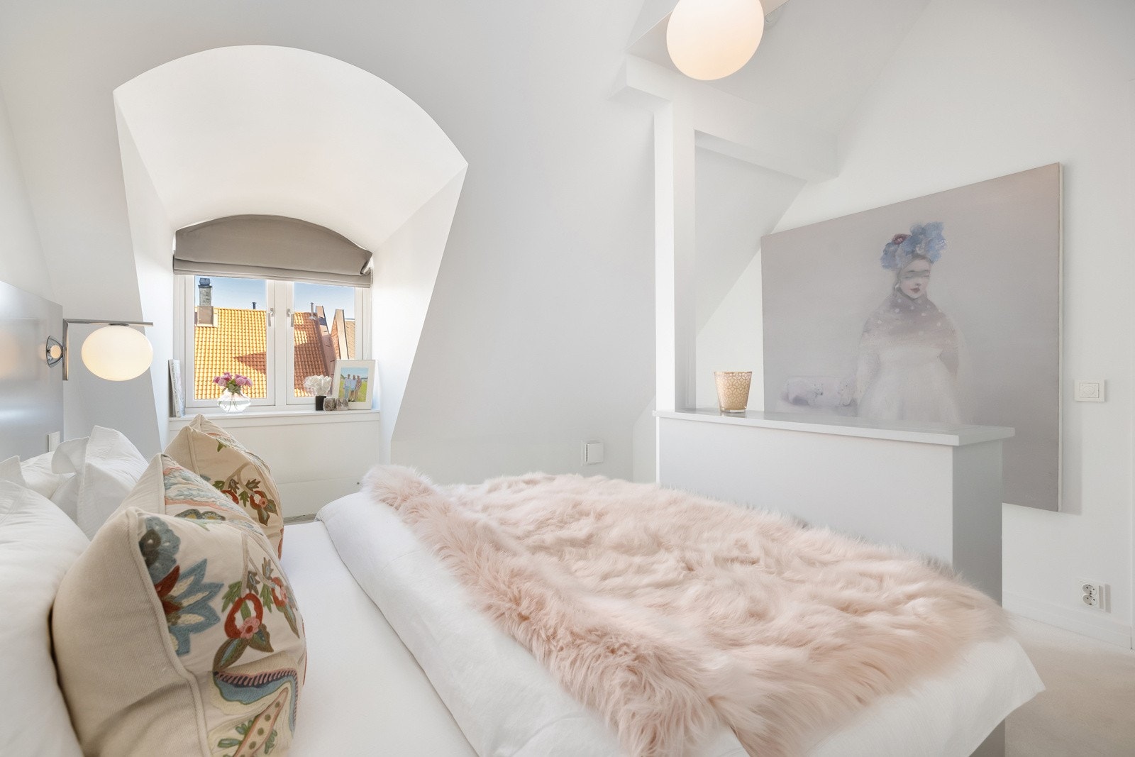 Plassbygd innredning/sjenk, med tv-heis. Galleribilde