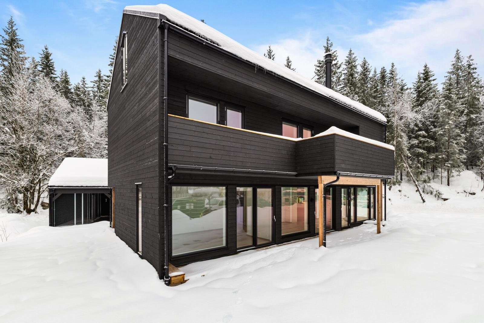 Eiet tomt på 773 kvm - Carport til to biler og bod i bakkant Galleribilde