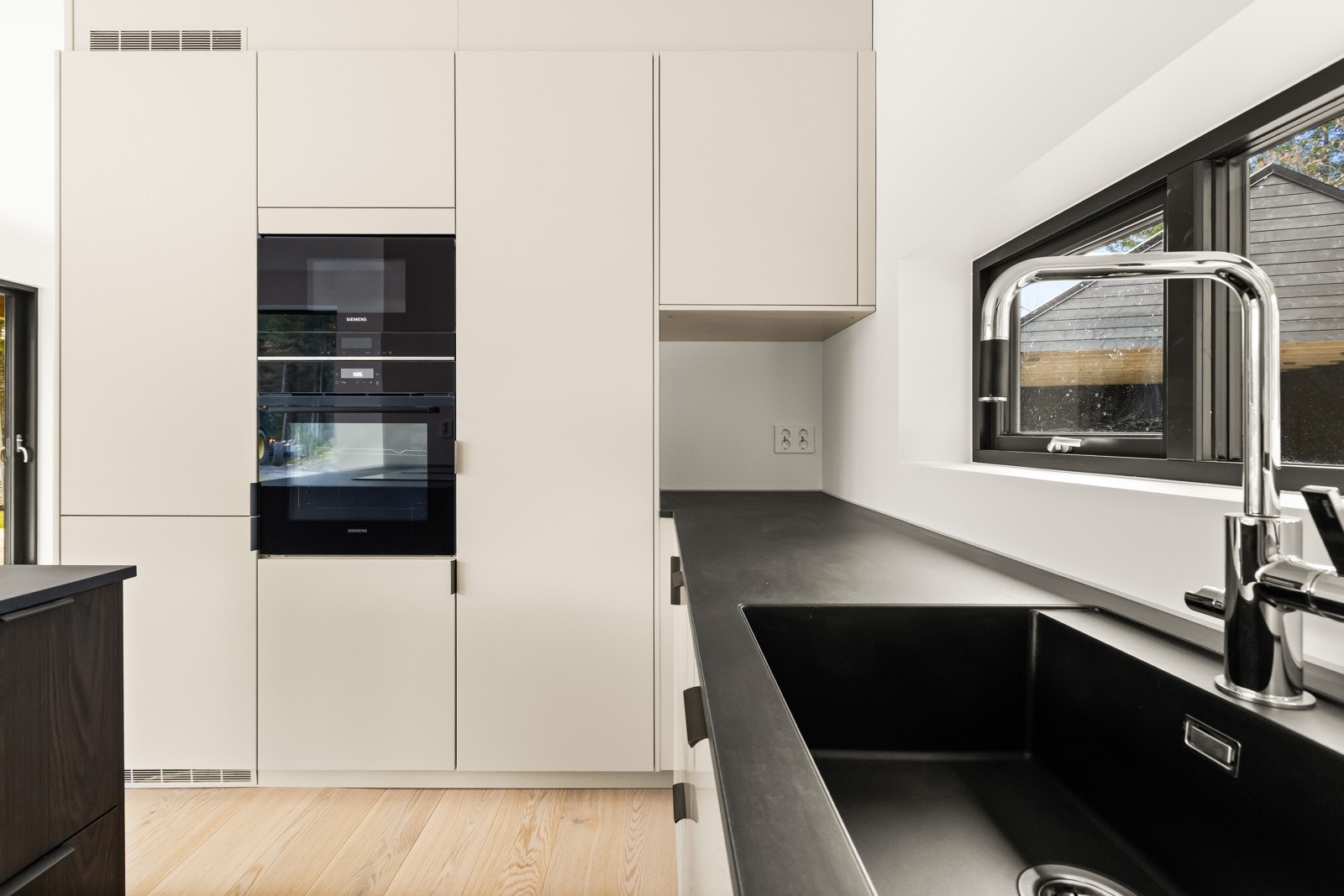 Bra med skapplass Galleribilde