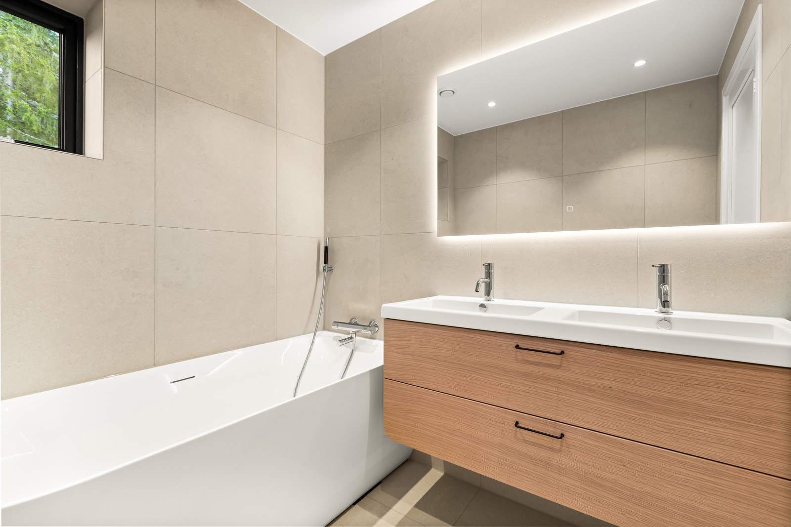 Barnebadet i 2. etasje har badekar Galleribilde