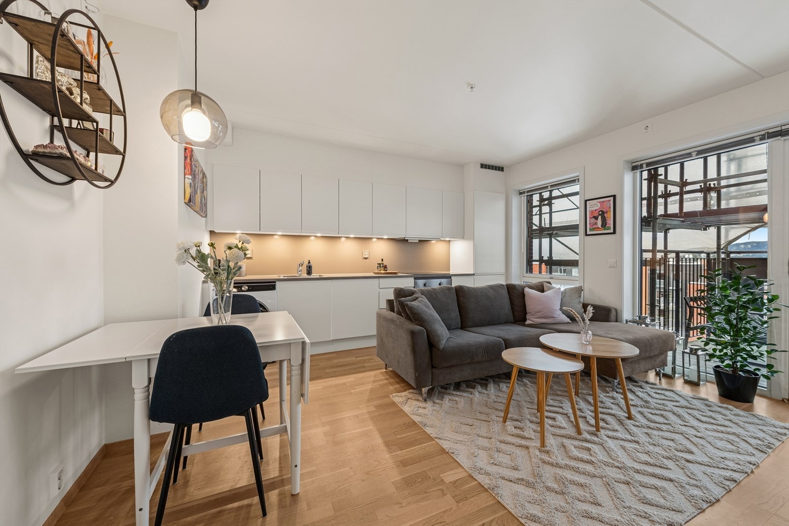 En moderne og stilren 2-roms andelsleilighet fra 2021 - perfekt for deg som ønsker nybyggkomfort og en lettstelt hverdag. Galleribilde