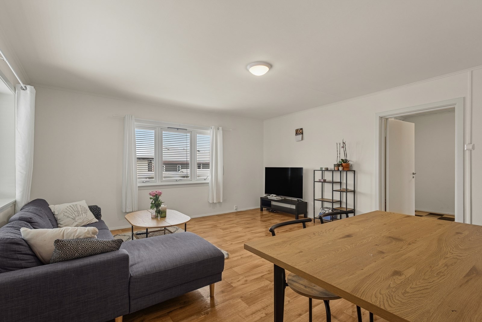 De lyse overflatene på vegger gjør at du enkelt kan sette farge på interiøret om ønskelig Galleribilde